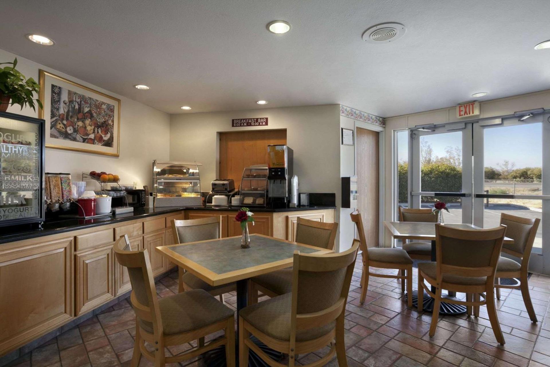 Ramada by Wyndham Williams photo 8