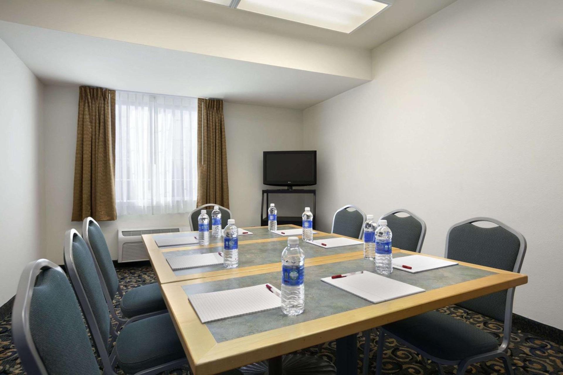 Ramada by Wyndham Williams photo 19