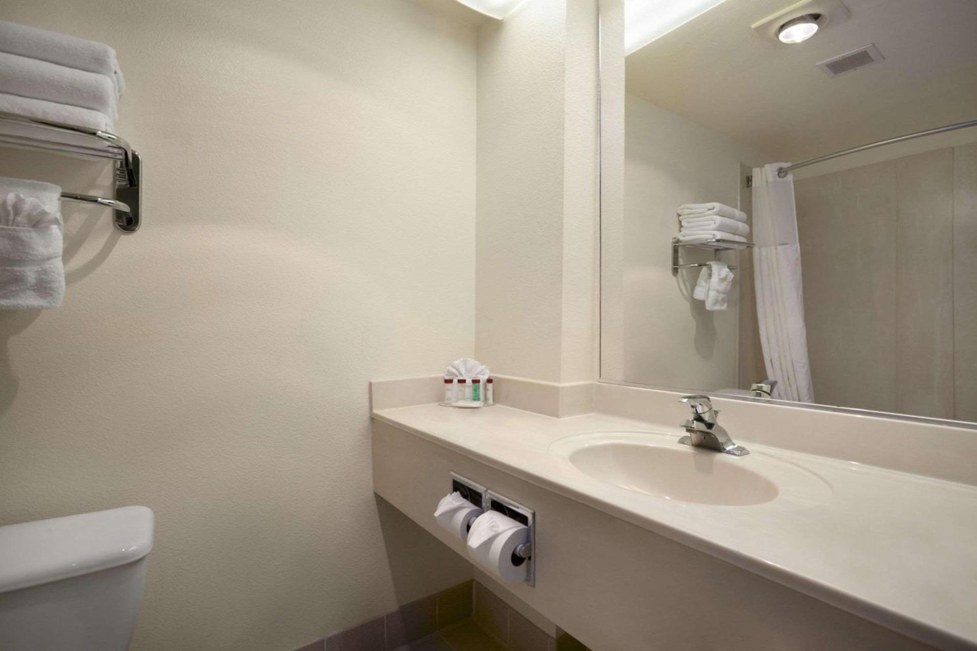 Ramada by Wyndham Williams photo 17