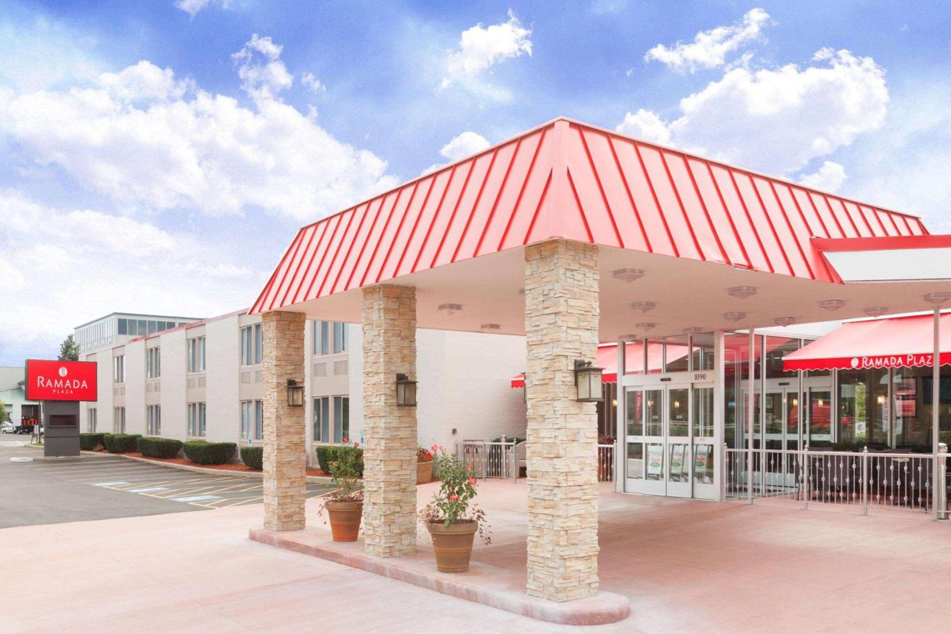 Ramada Plaza by Wyndham Chicago North Shore photo 1