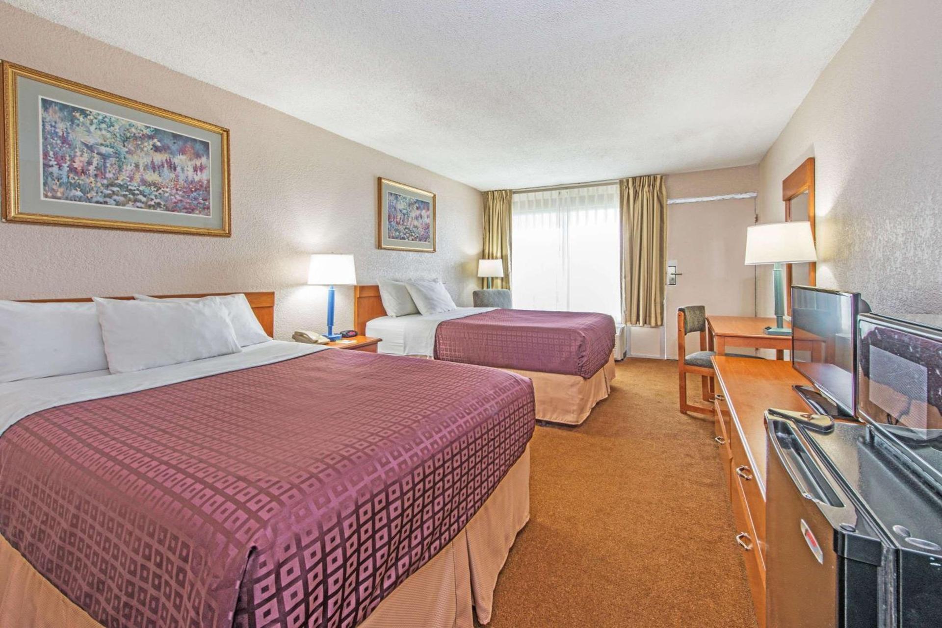Days Inn by Wyndham Elizabethtown photo 5