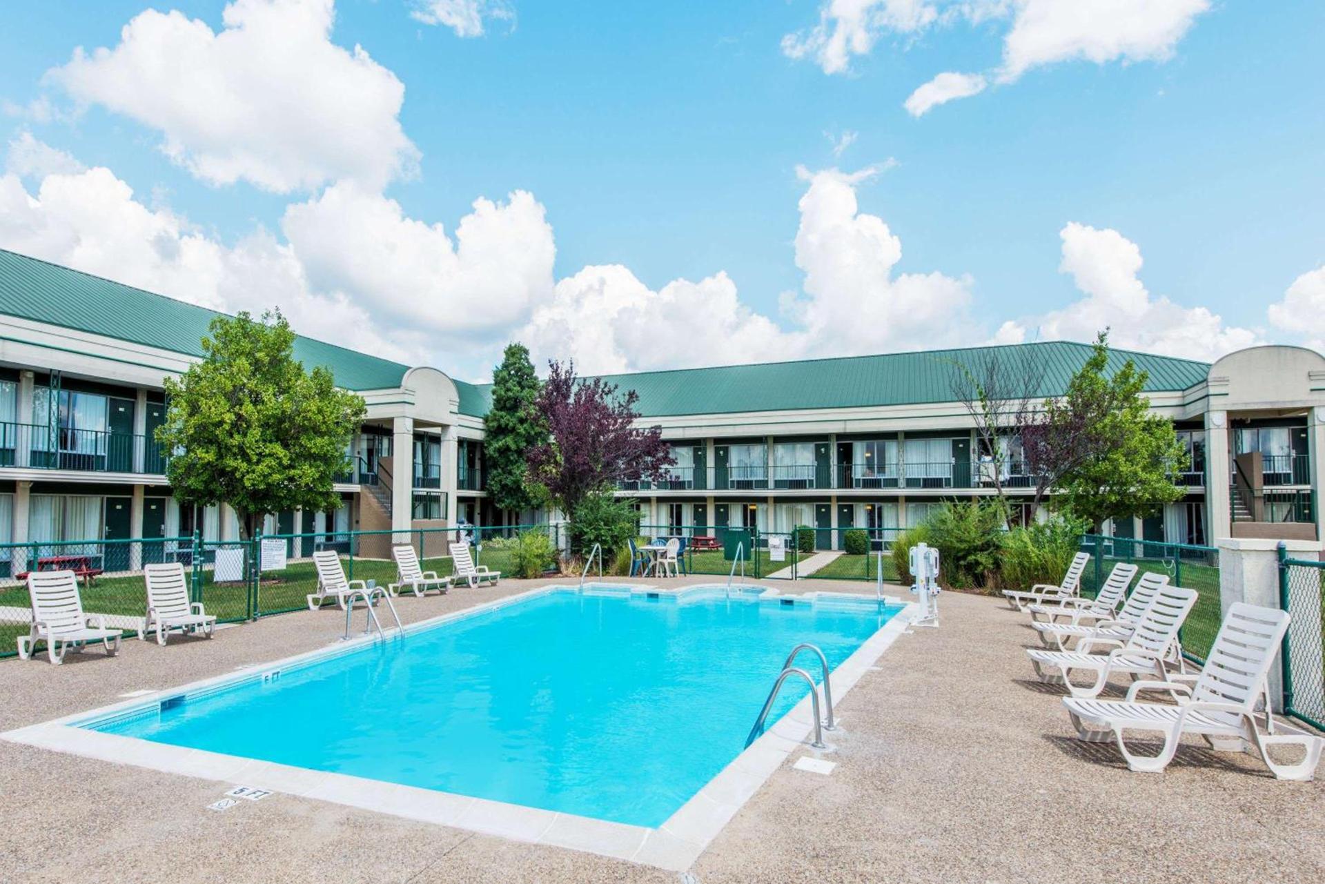 Days Inn by Wyndham Elizabethtown photo 11