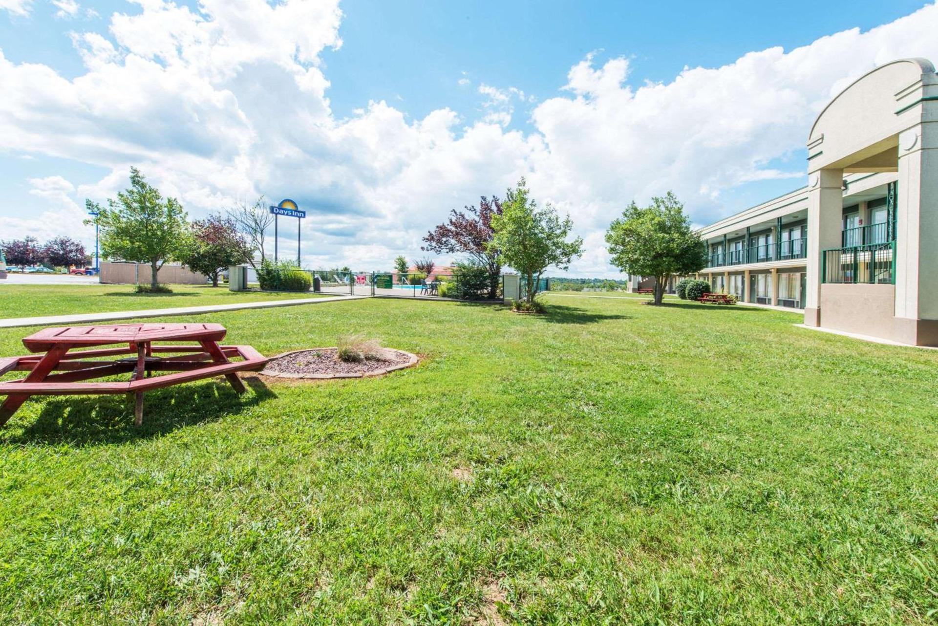 Days Inn by Wyndham Elizabethtown photo 8