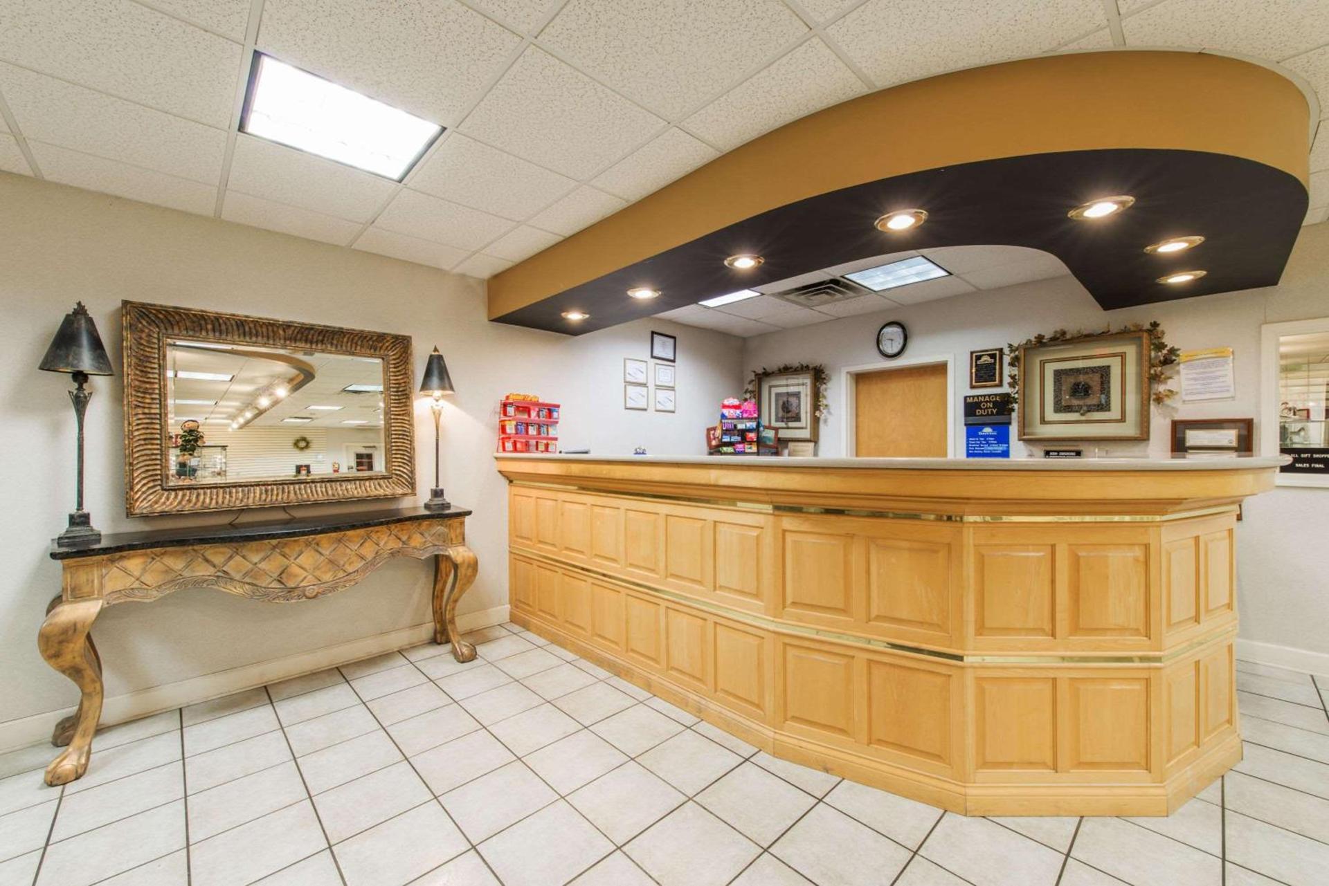 Days Inn by Wyndham Elizabethtown photo 2