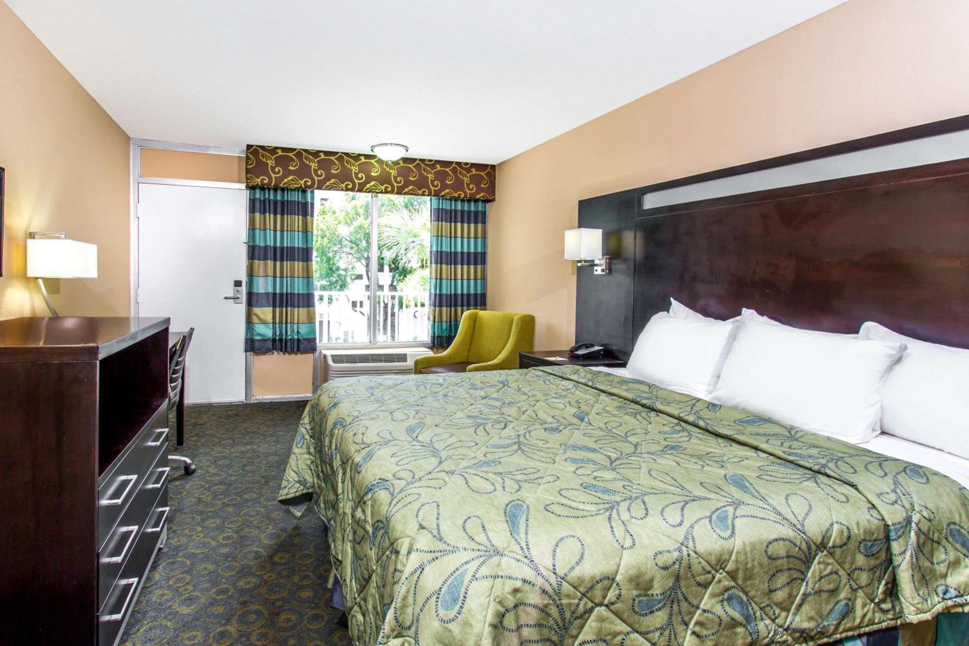 Days Inn by Wyndham Fort Lauderdale Airport Cruise Port photo 10