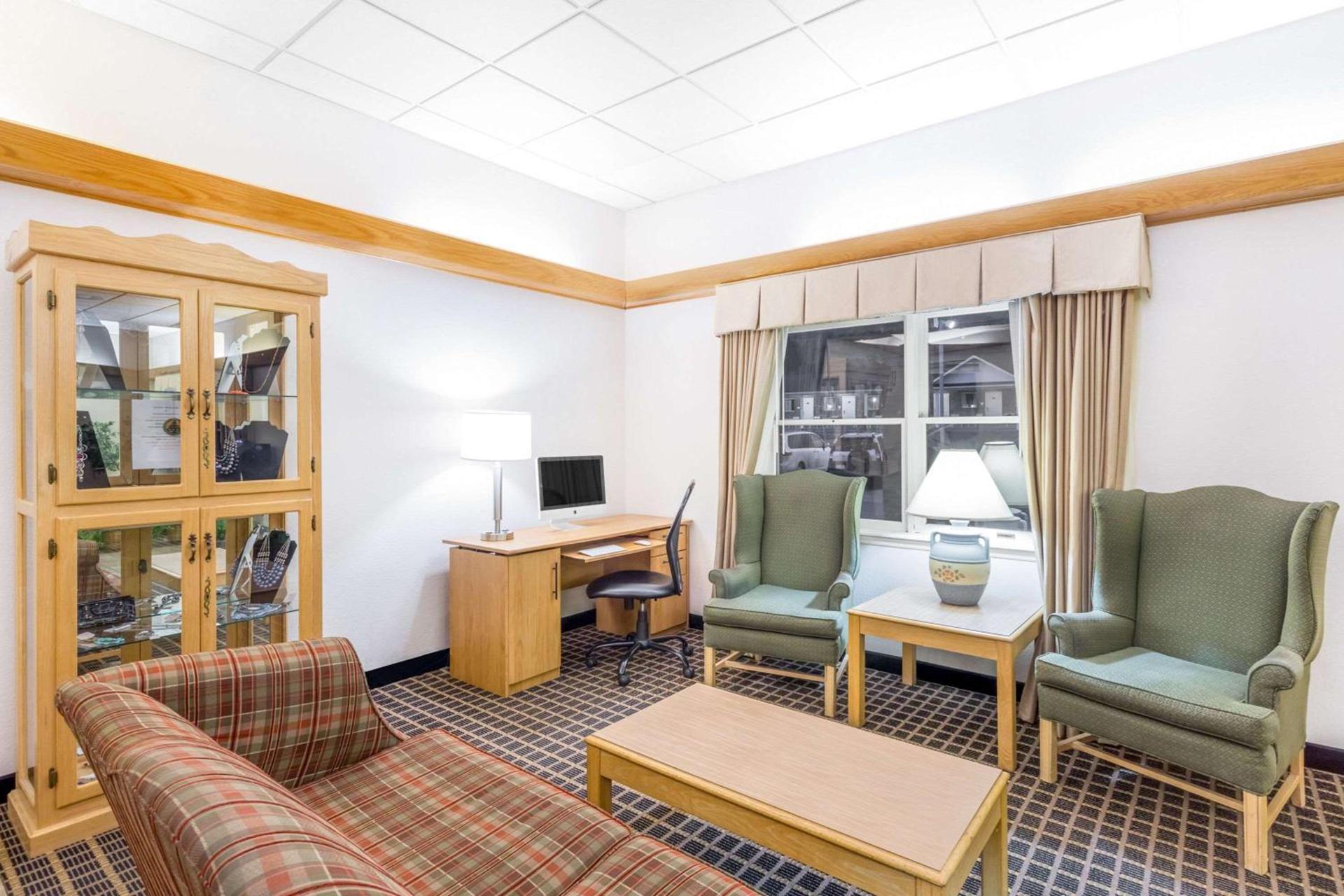 Days Inn by Wyndham Jefferson photo 24