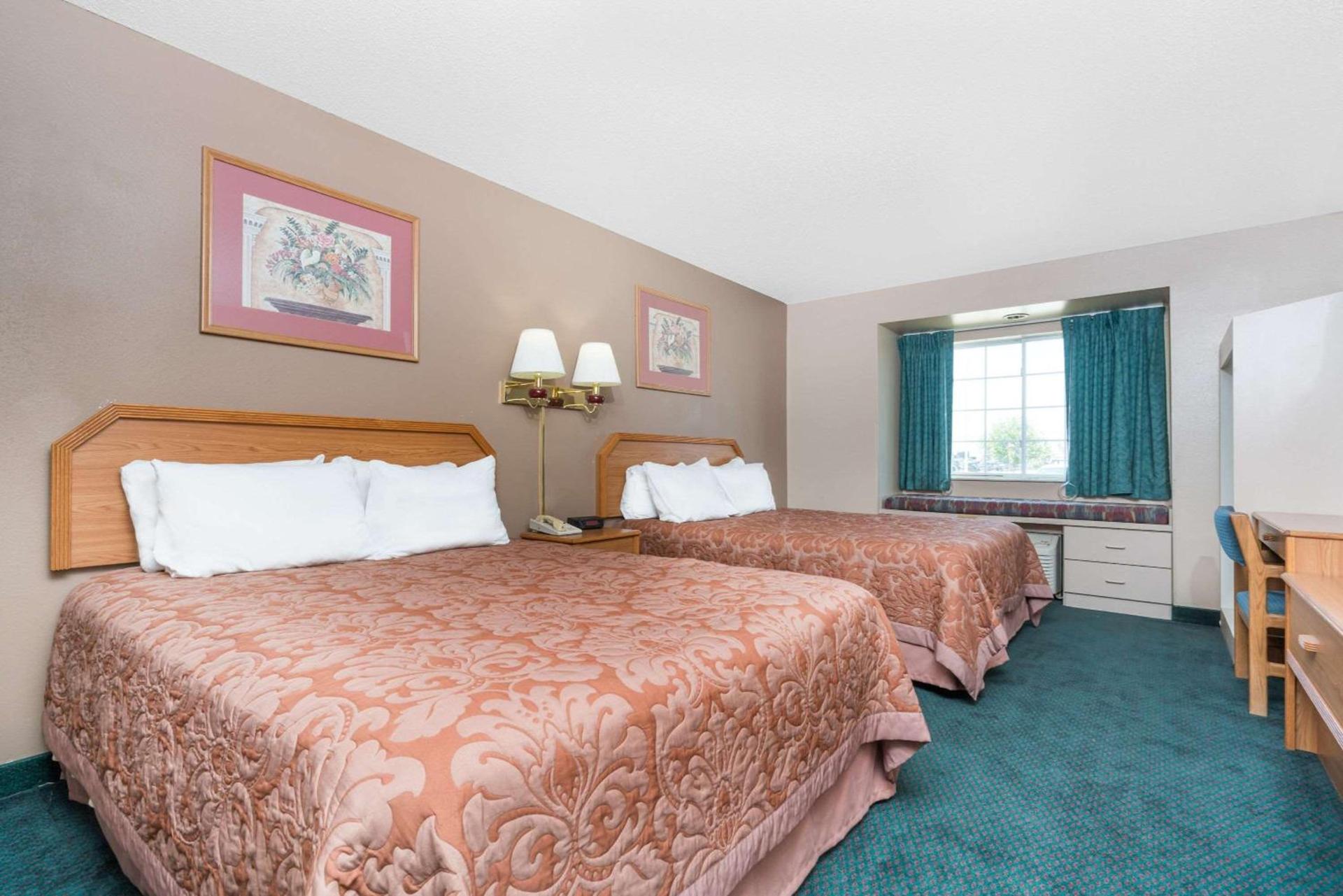 Super 8 by Wyndham Fargo Airport photo 1