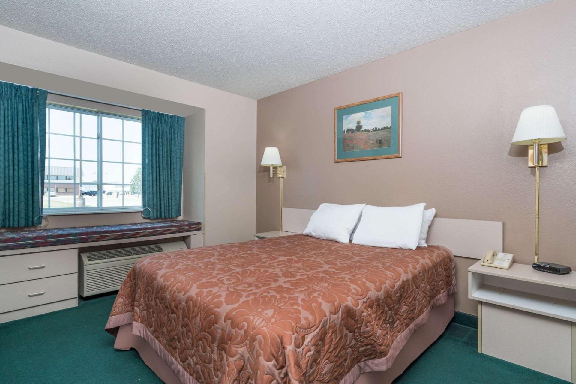 Super 8 by Wyndham Fargo Airport photo 2