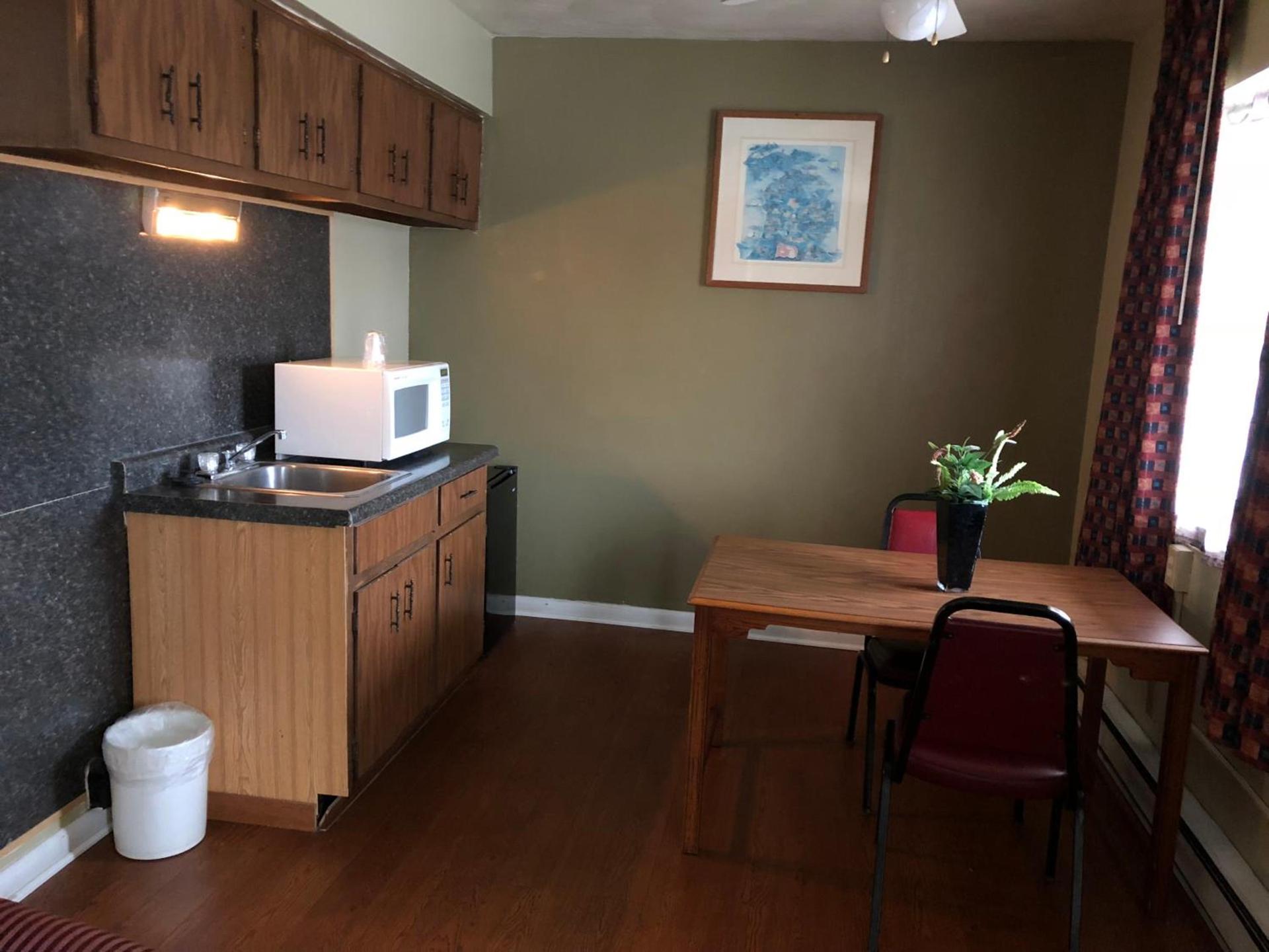 Village Inn Motel Holt photo 21