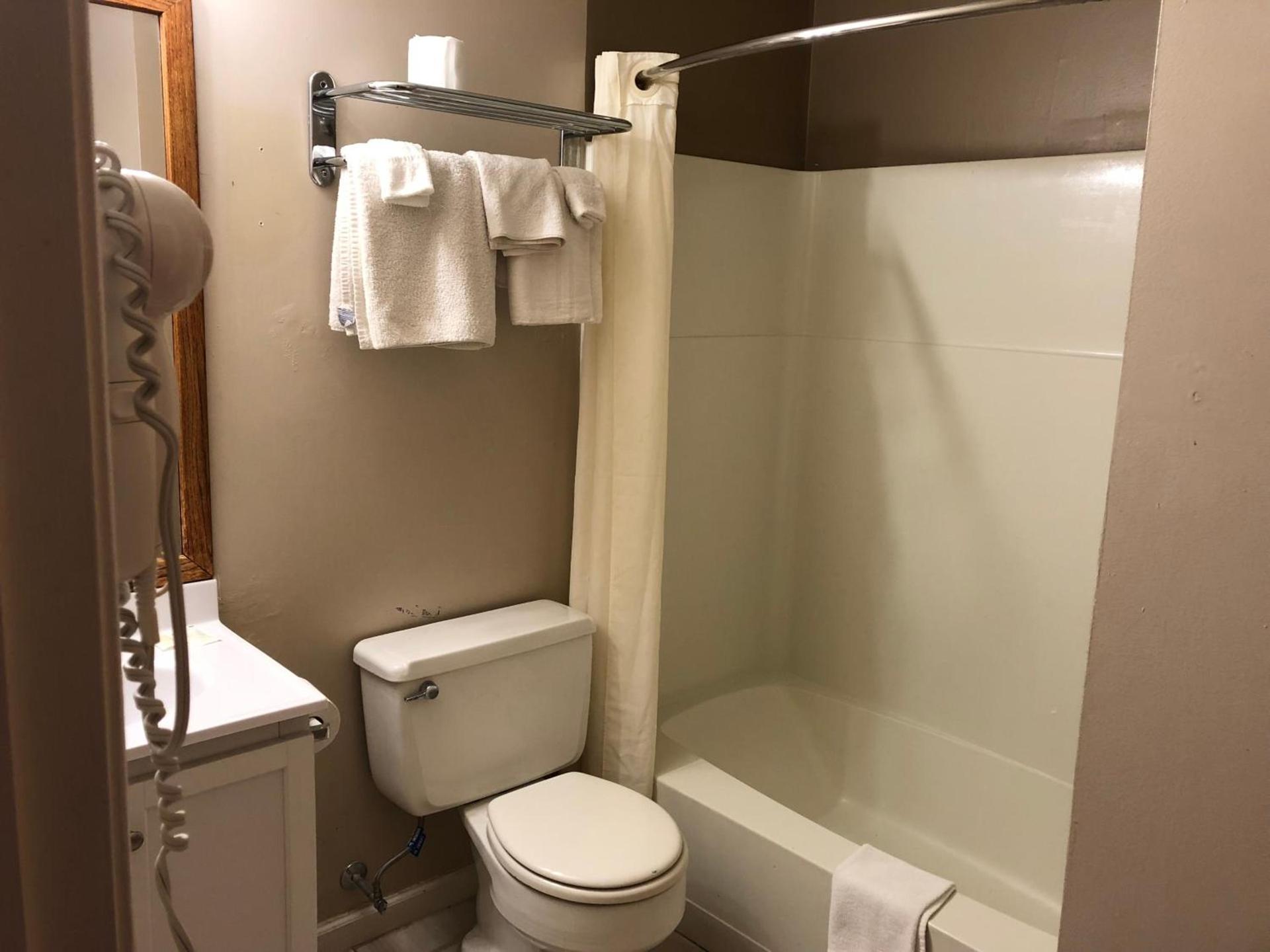 Village Inn Motel Holt photo 14
