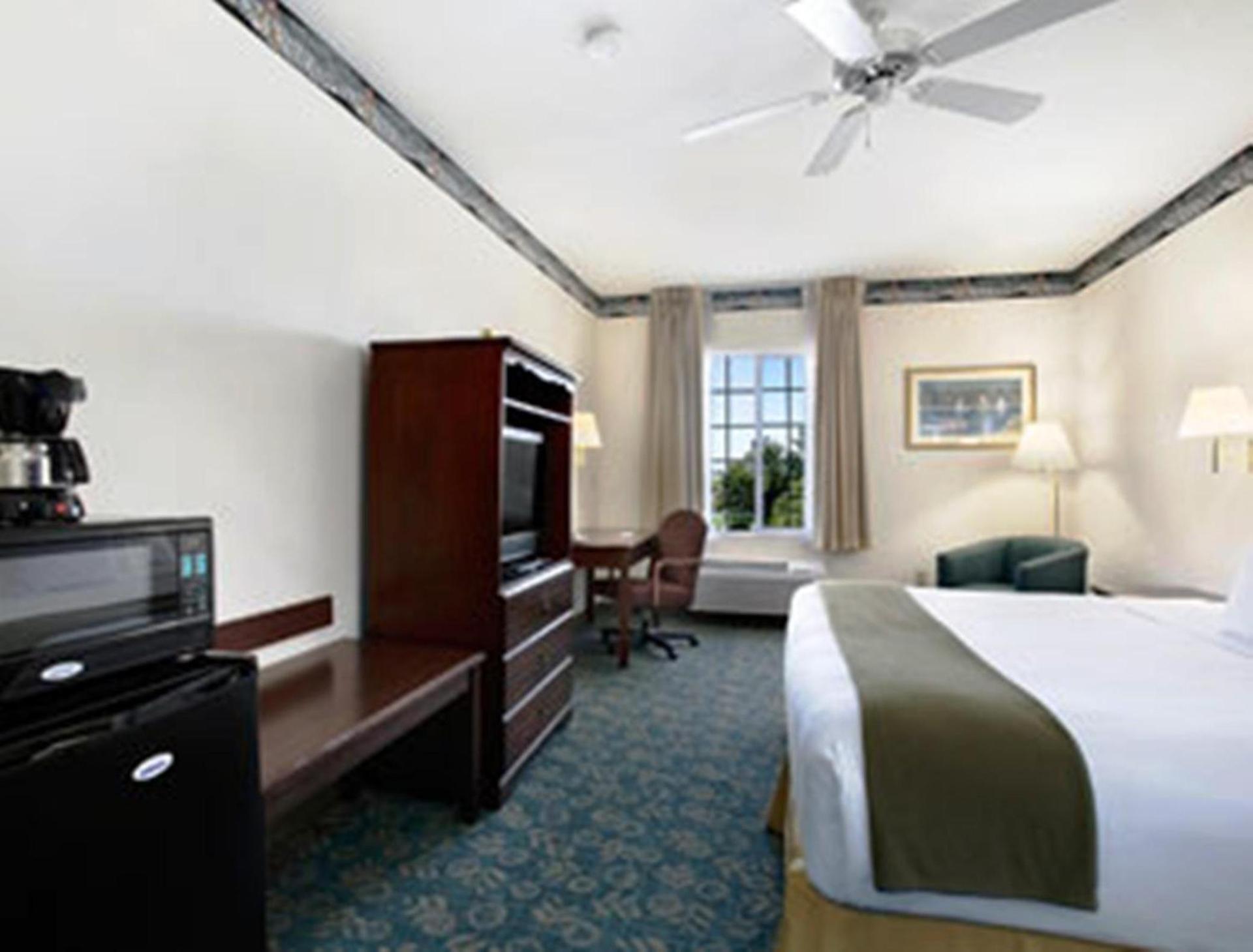 Ramada by Wyndham Williams photo 14