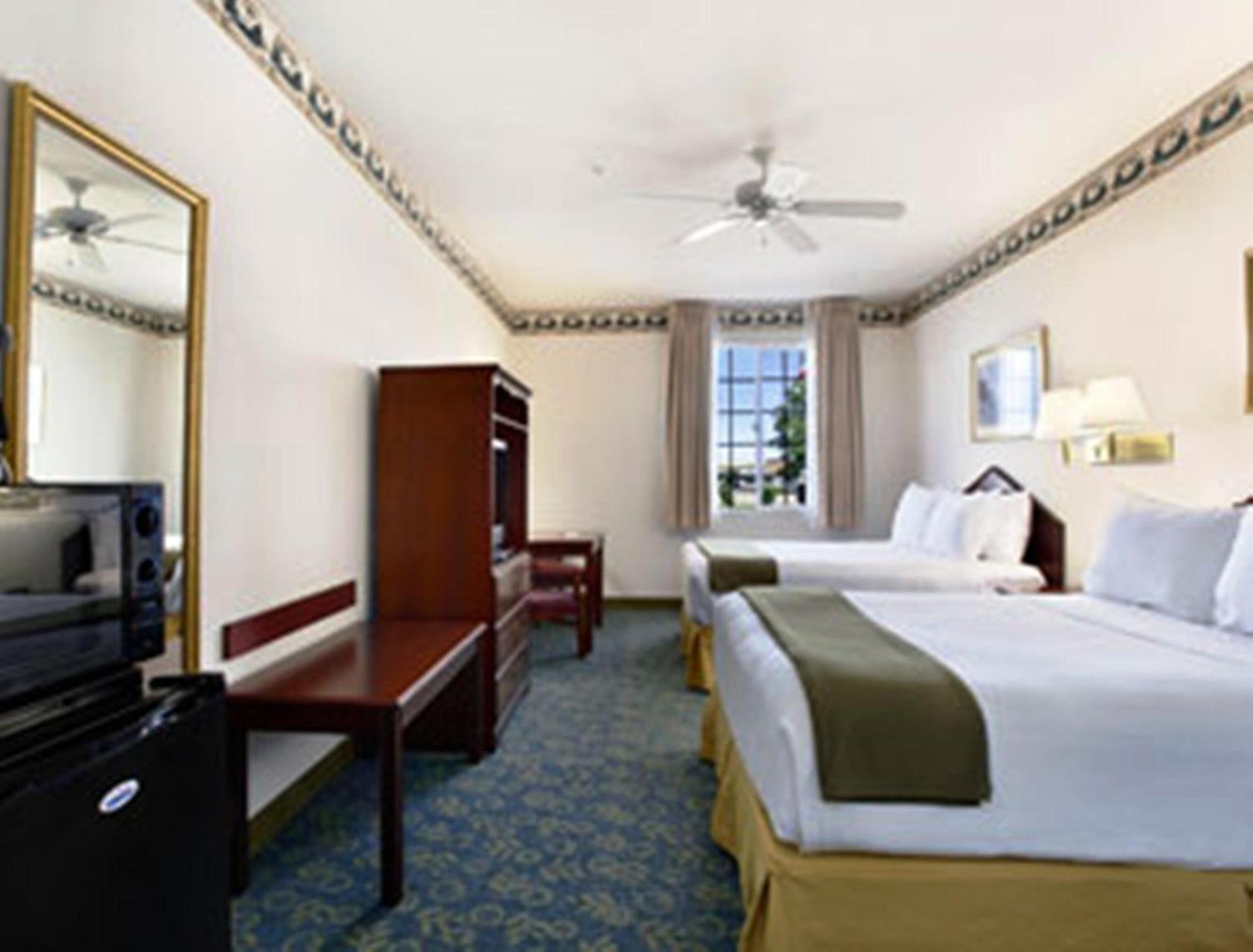 Ramada by Wyndham Williams photo 9