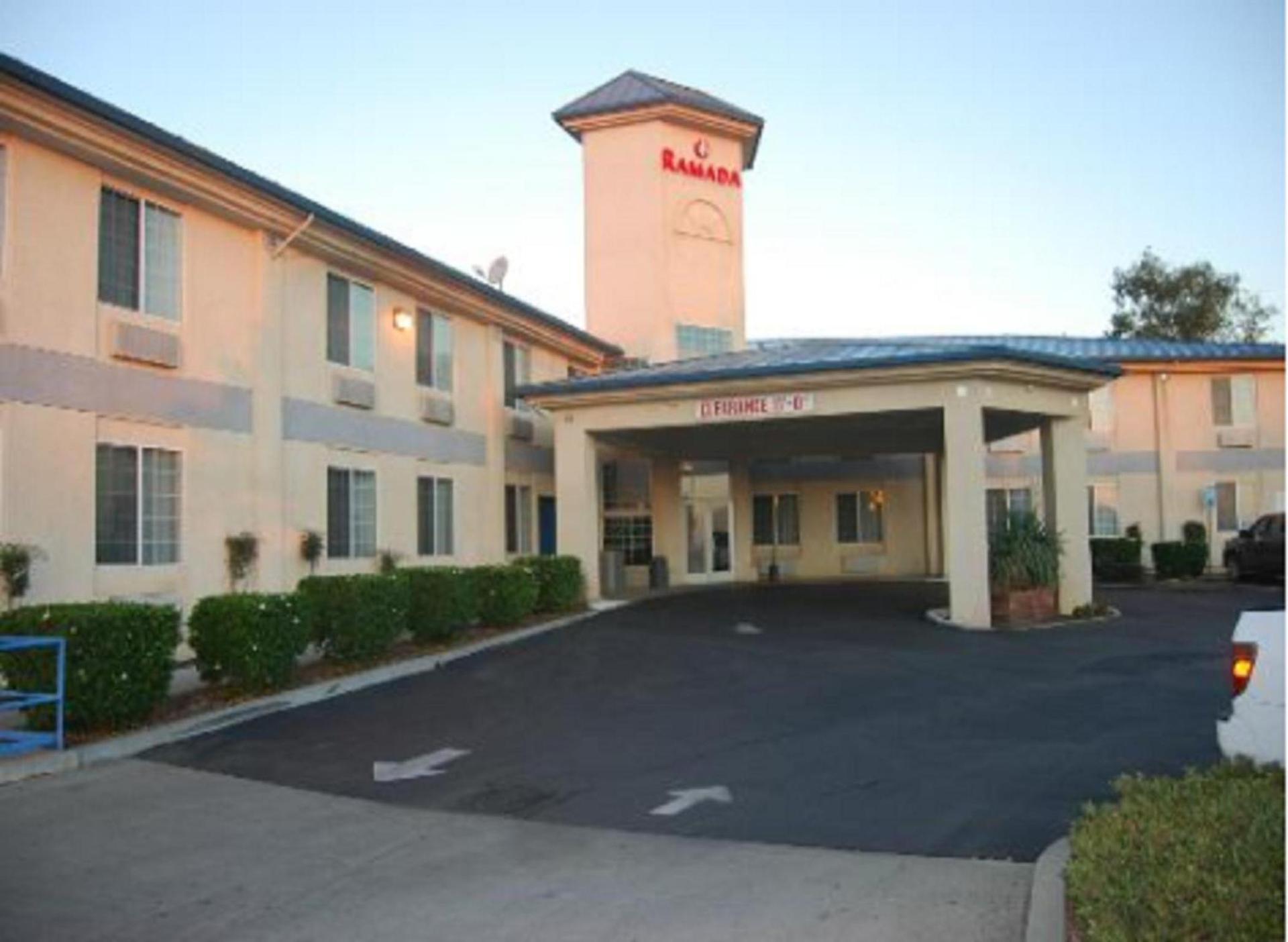 Ramada by Wyndham Williams photo 2
