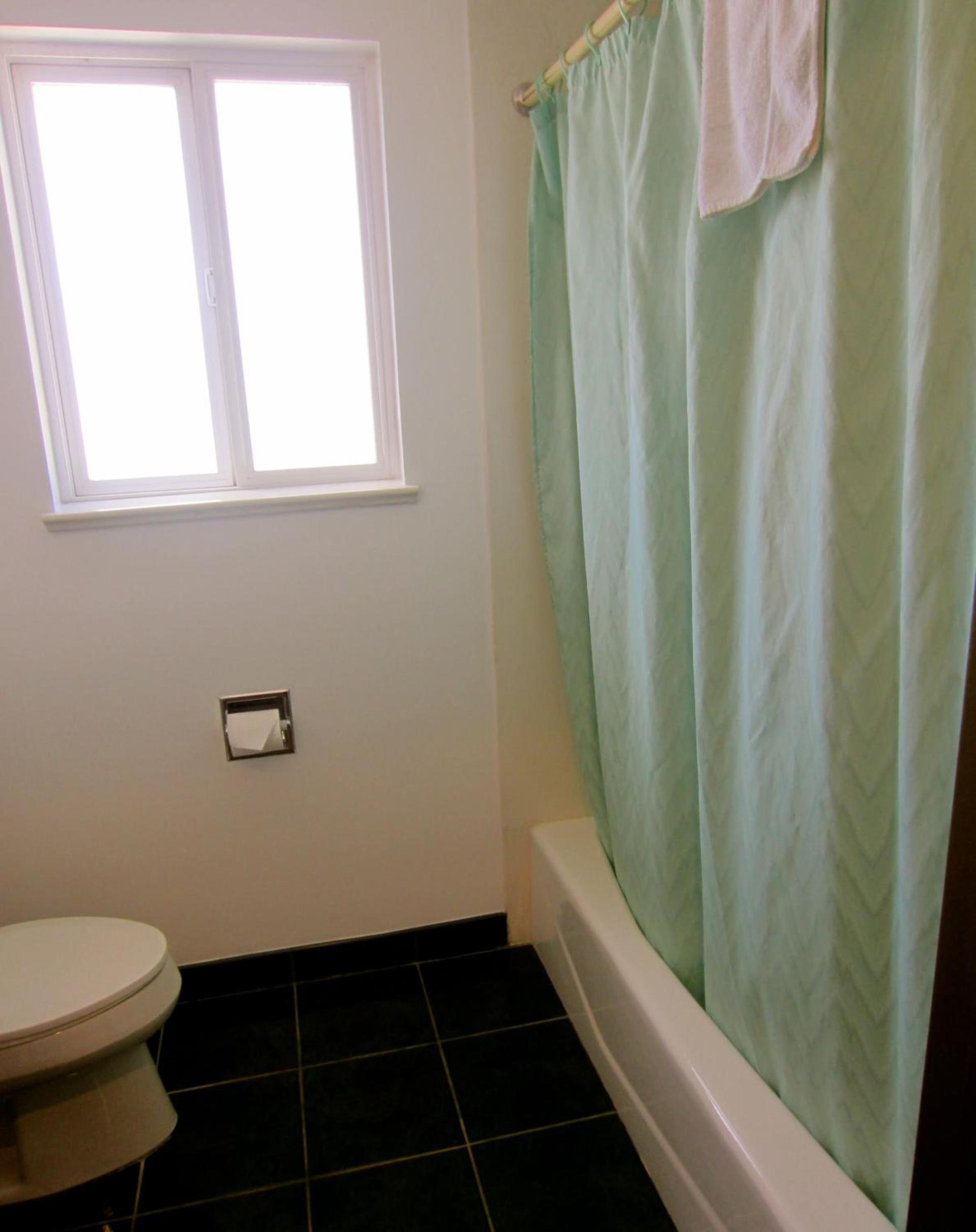 Deluxe Inn Redwood City photo 23