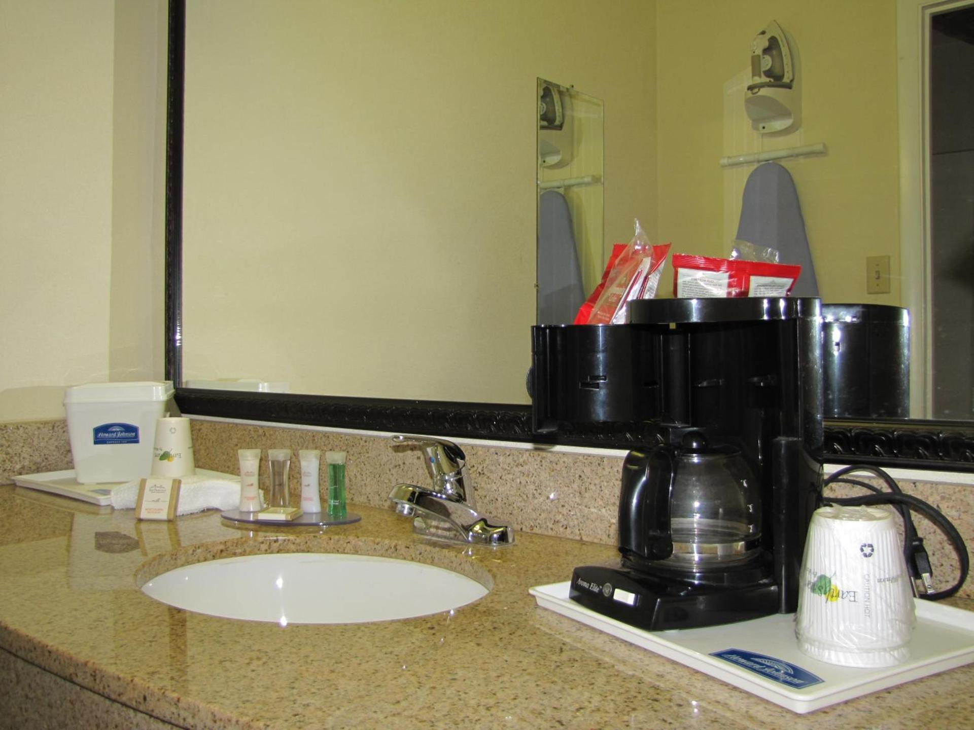 Howard Johnson by Wyndham Tallahassee photo 21