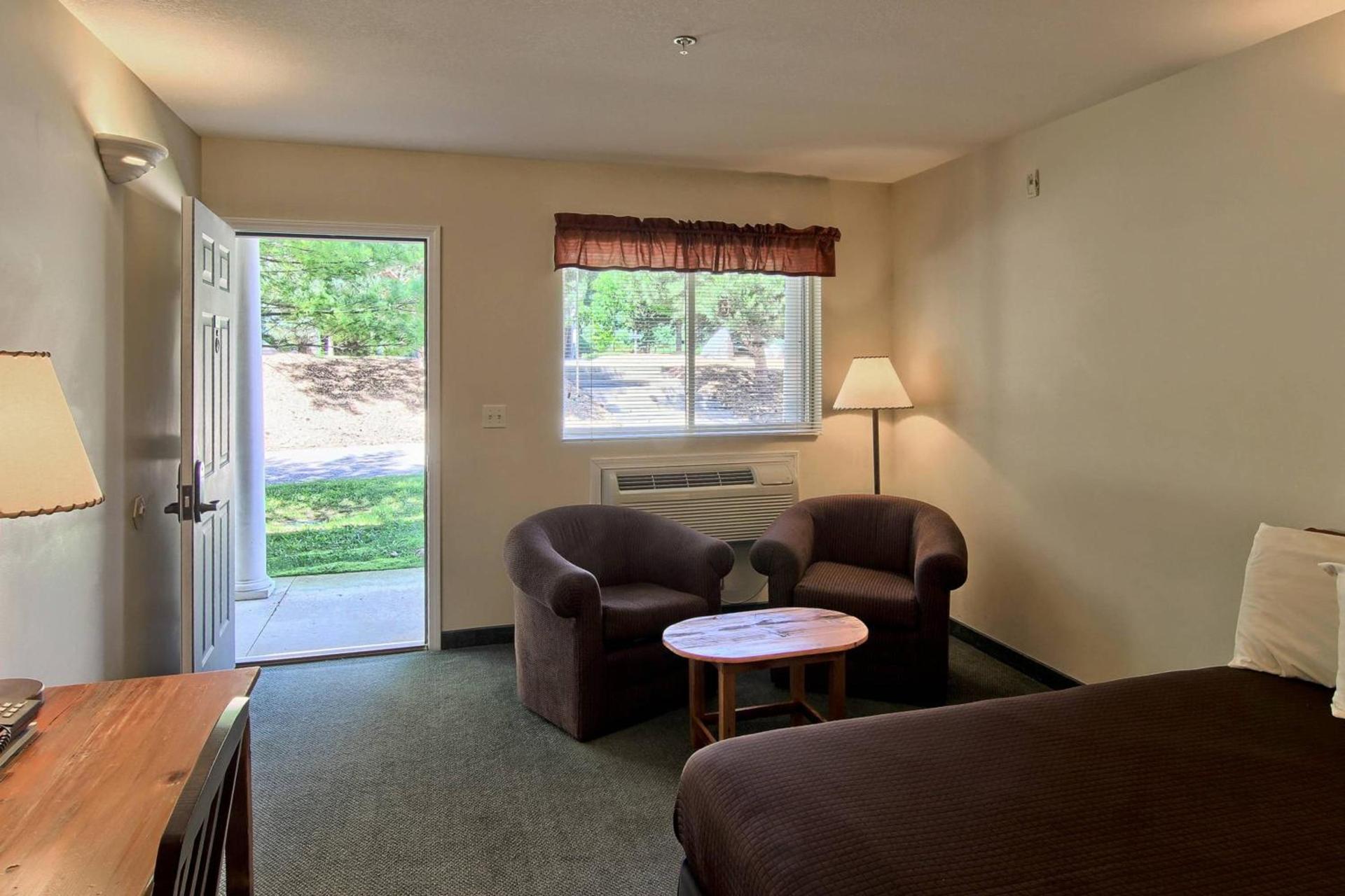 The Legend Cottage Inn photo 12