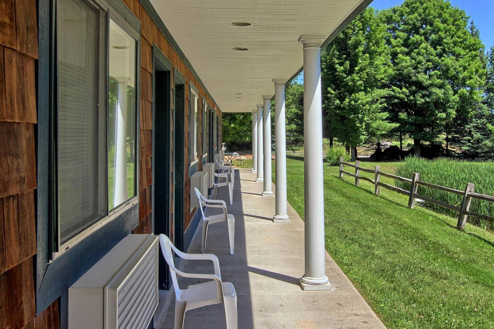 The Legend Cottage Inn photo 17