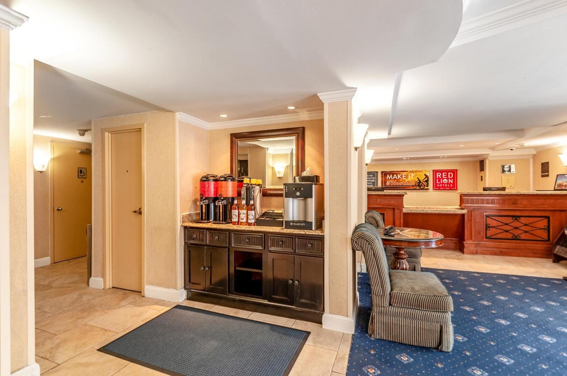 Red Lion Hotel Rosslyn Iwo Jima photo 3
