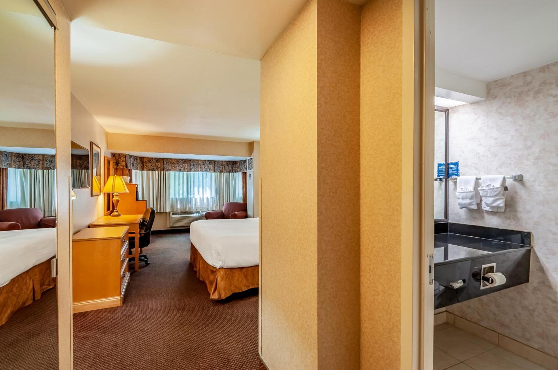 Red Lion Hotel Rosslyn Iwo Jima photo 23