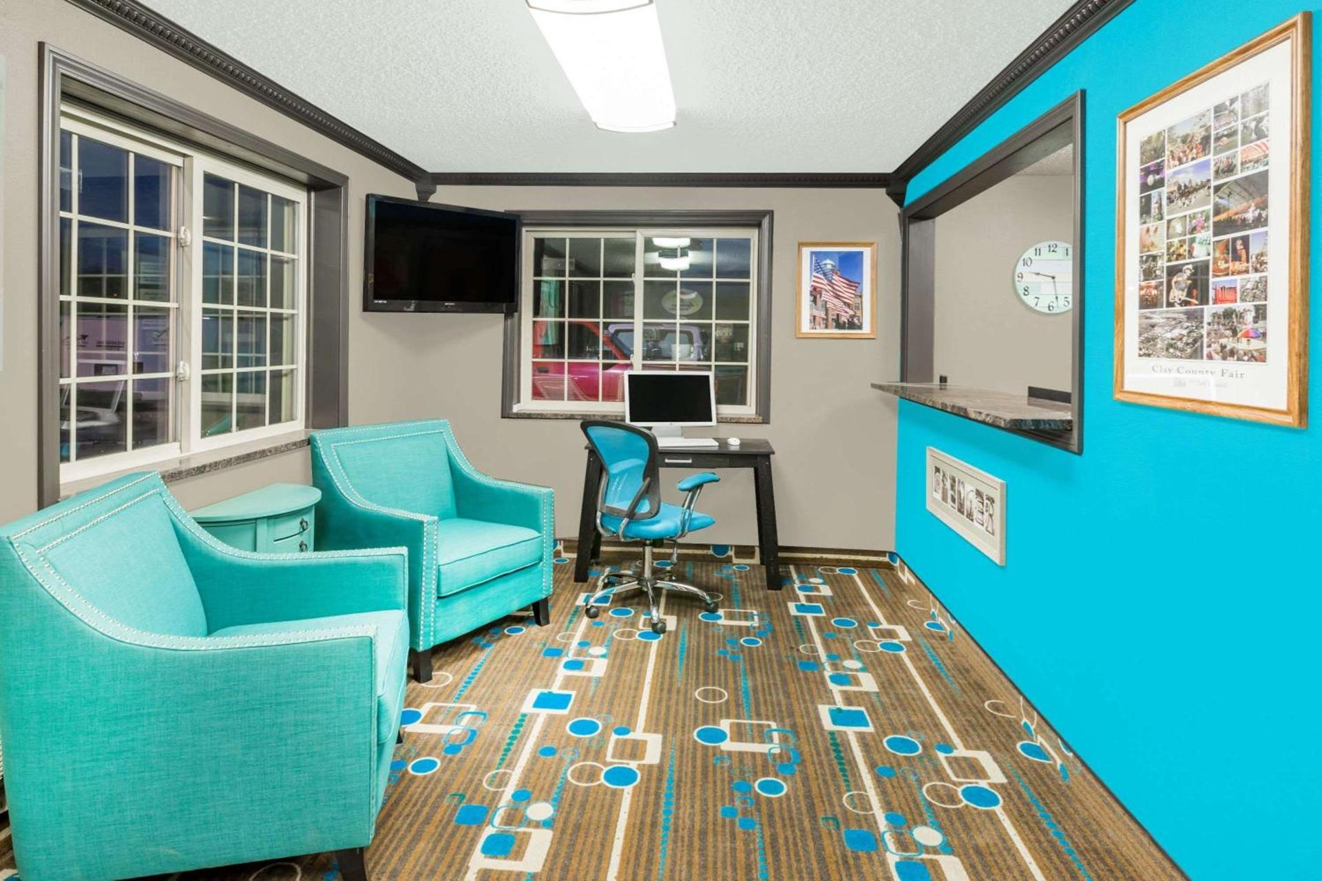 Super 8 by Wyndham Spencer photo 24
