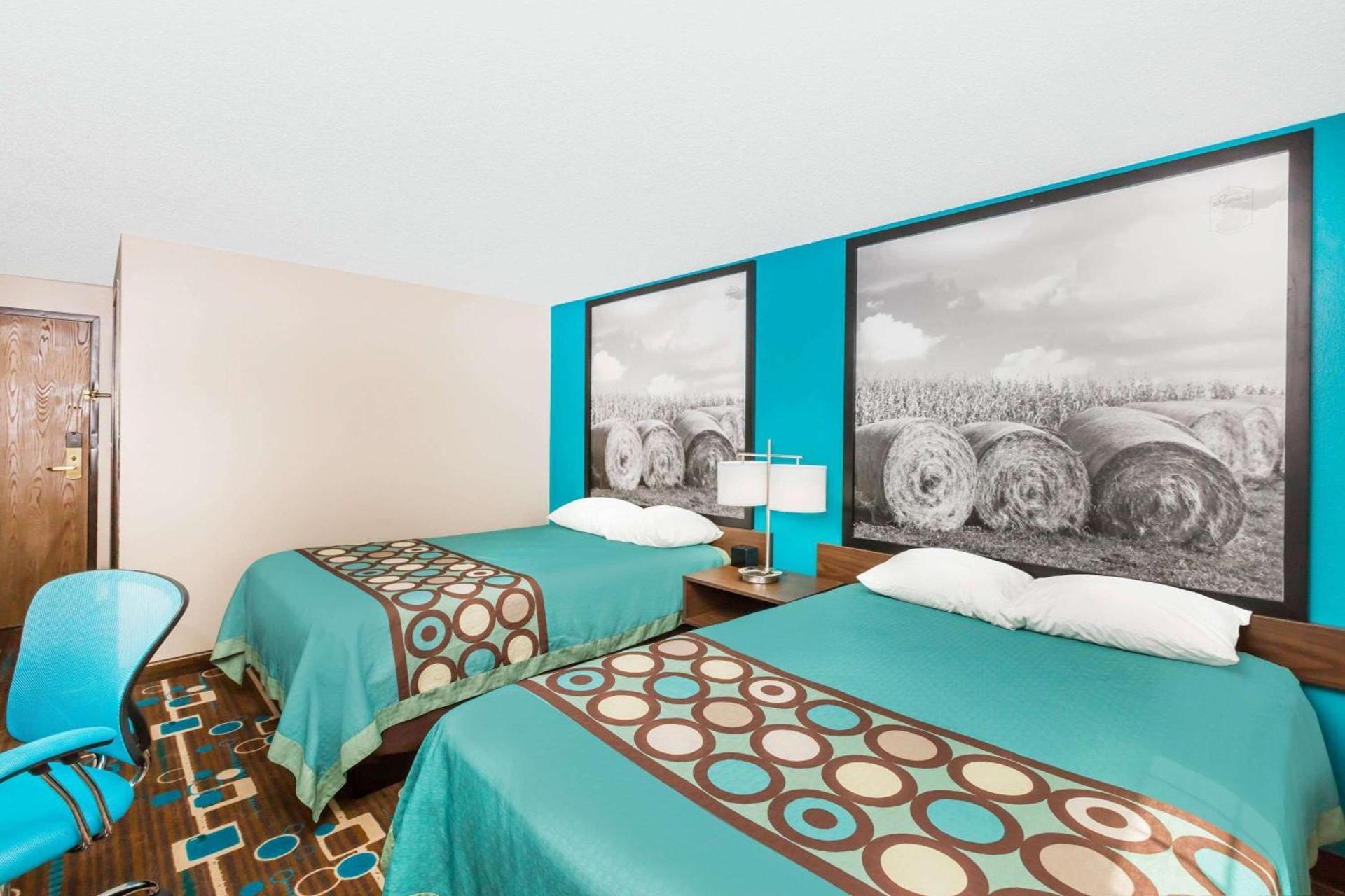 Super 8 by Wyndham Spencer photo 11