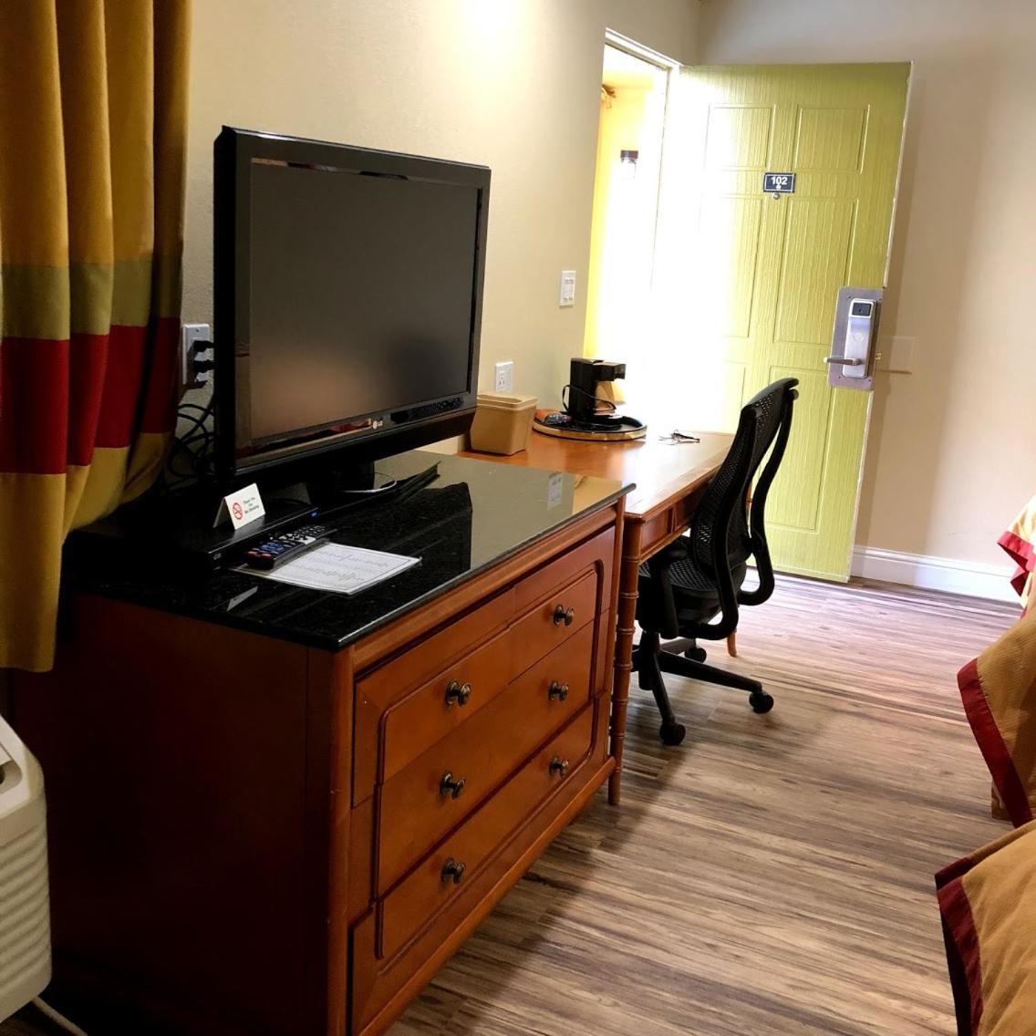 Imperial Inn Oakland photo 42