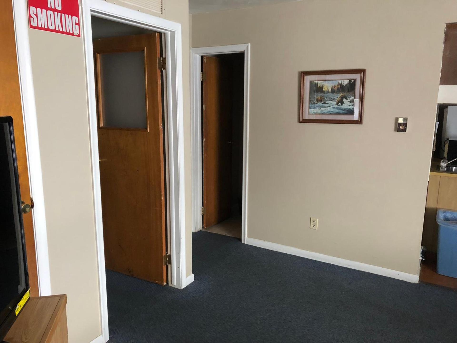 Village Inn Motel Holt photo 3