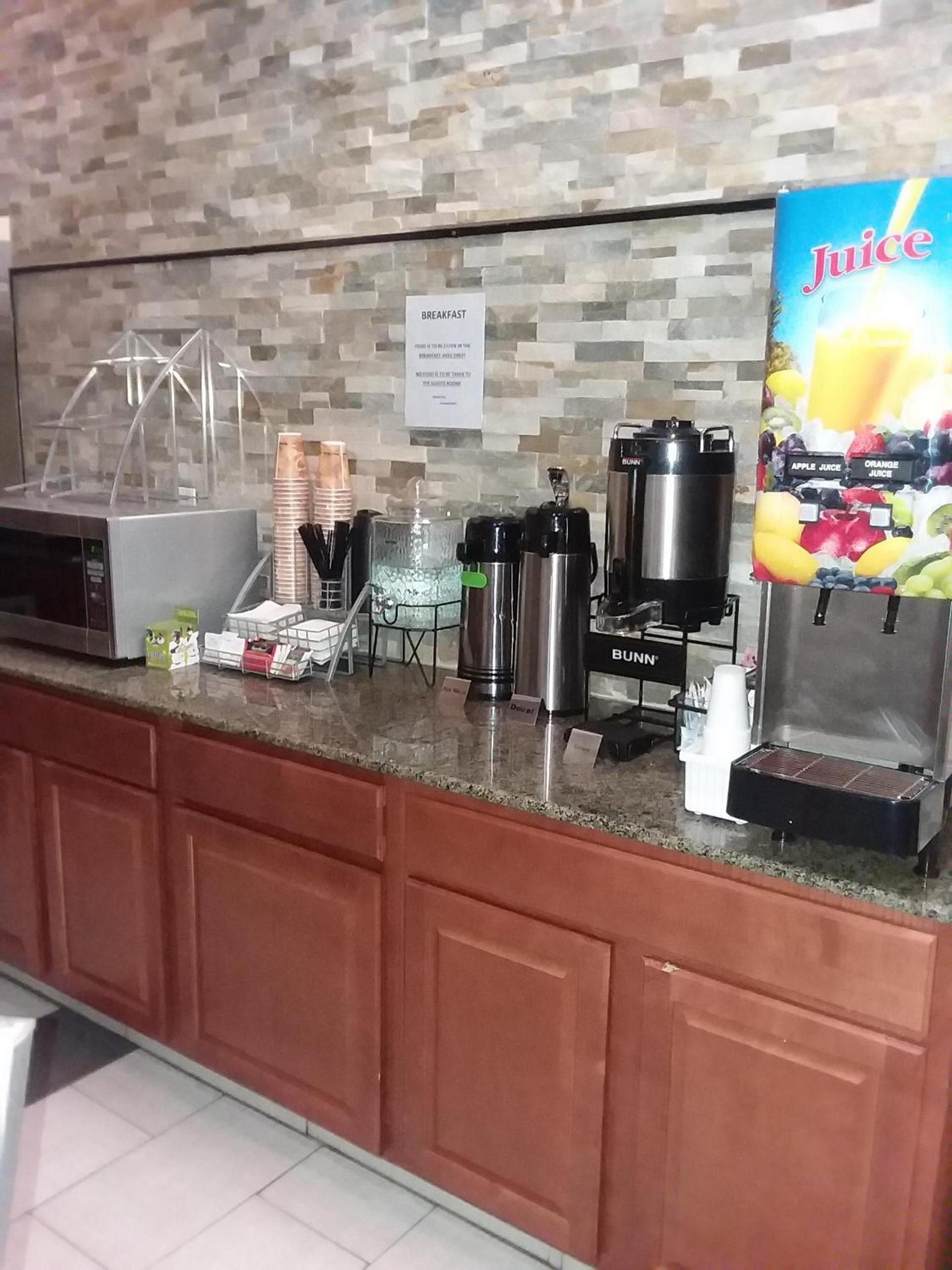 Hawthorn Suites by Wyndham Columbia photo 6