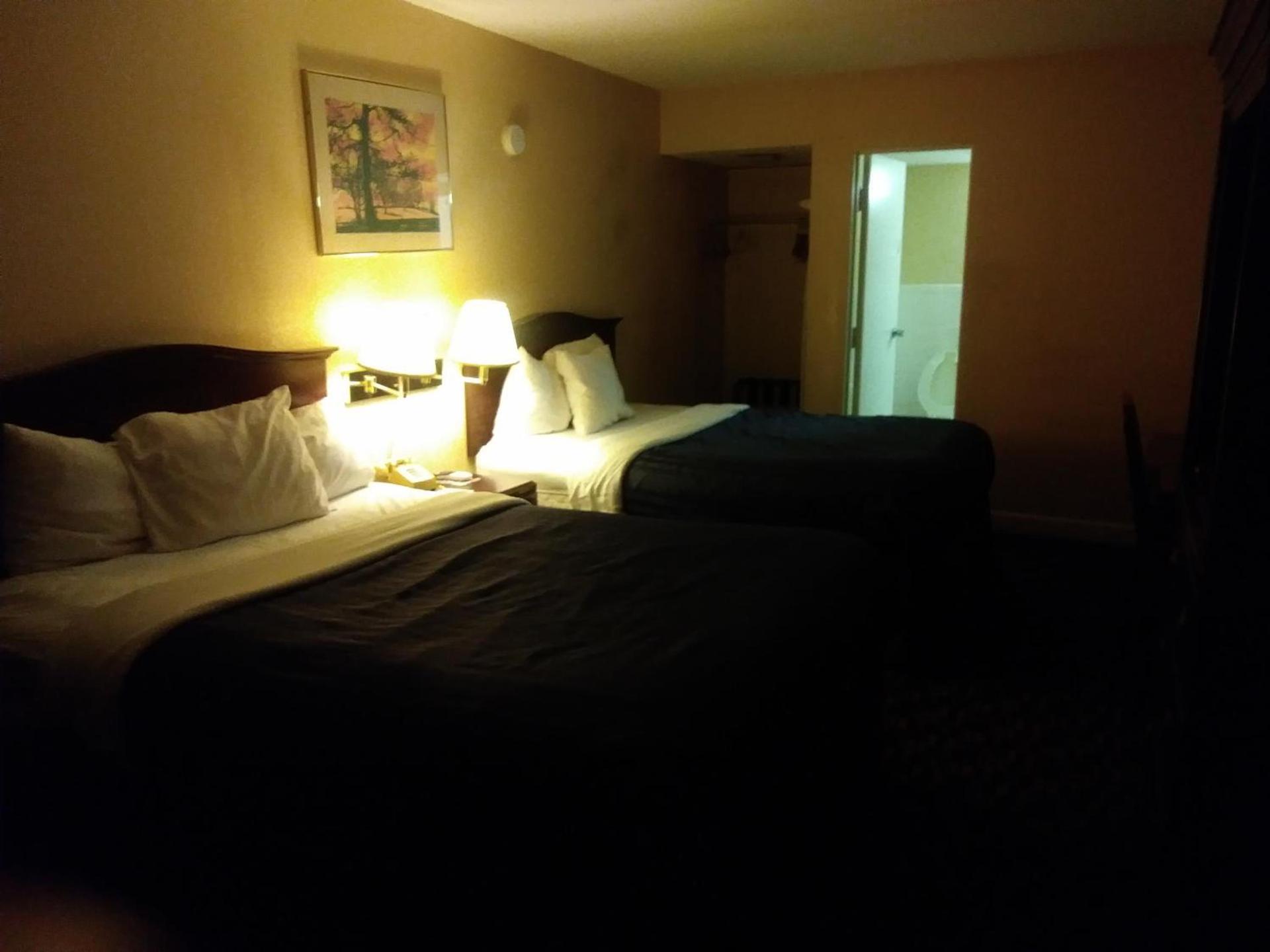 Days Inn by Wyndham Hot Springs photo 8