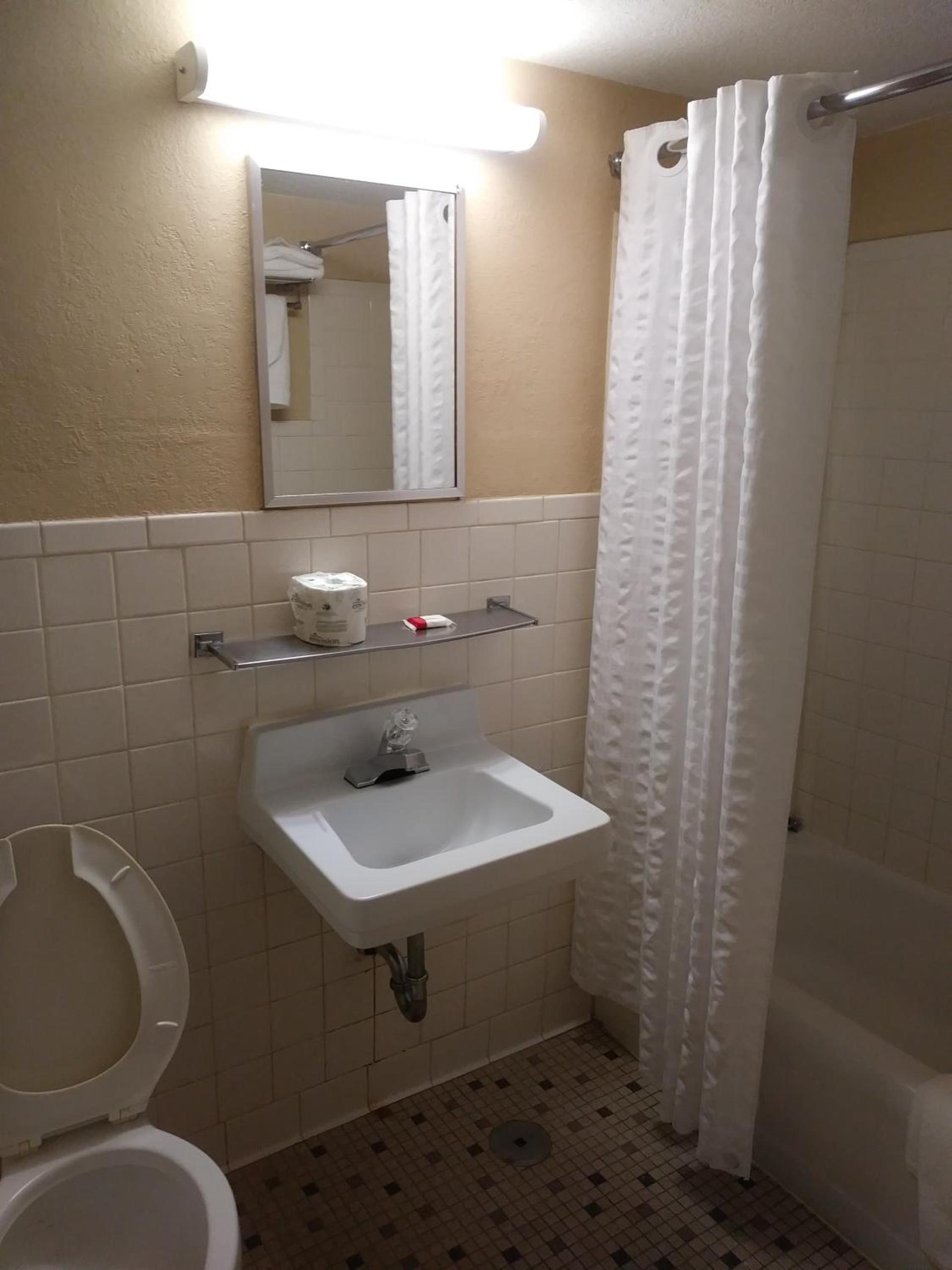 Days Inn by Wyndham Hot Springs photo 21