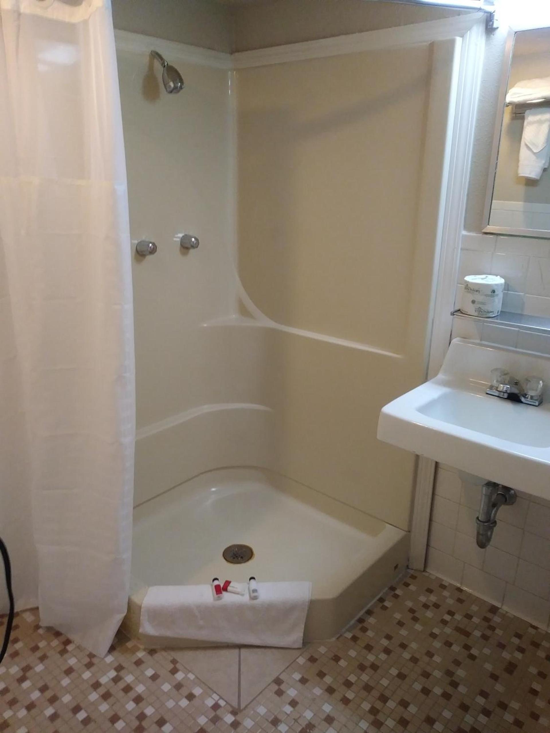 Days Inn by Wyndham Hot Springs photo 19