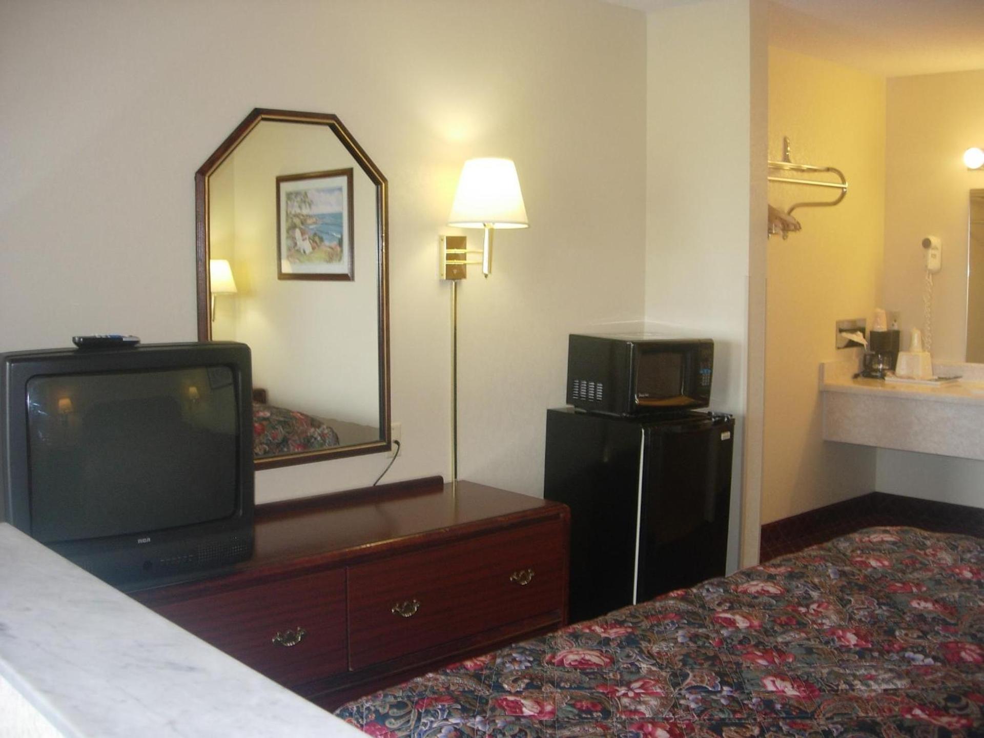 Western Inn & Suites photo 3