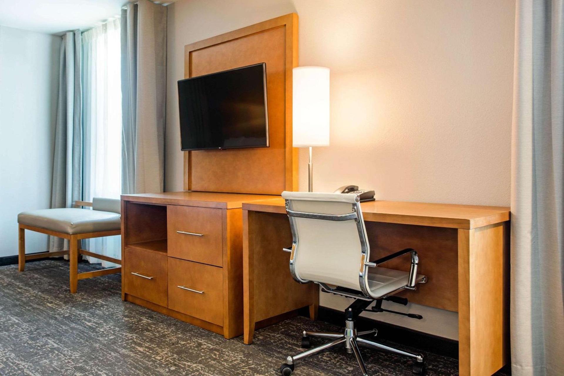 Comfort Suites North Charleston - Ashley Phosphate photo 18