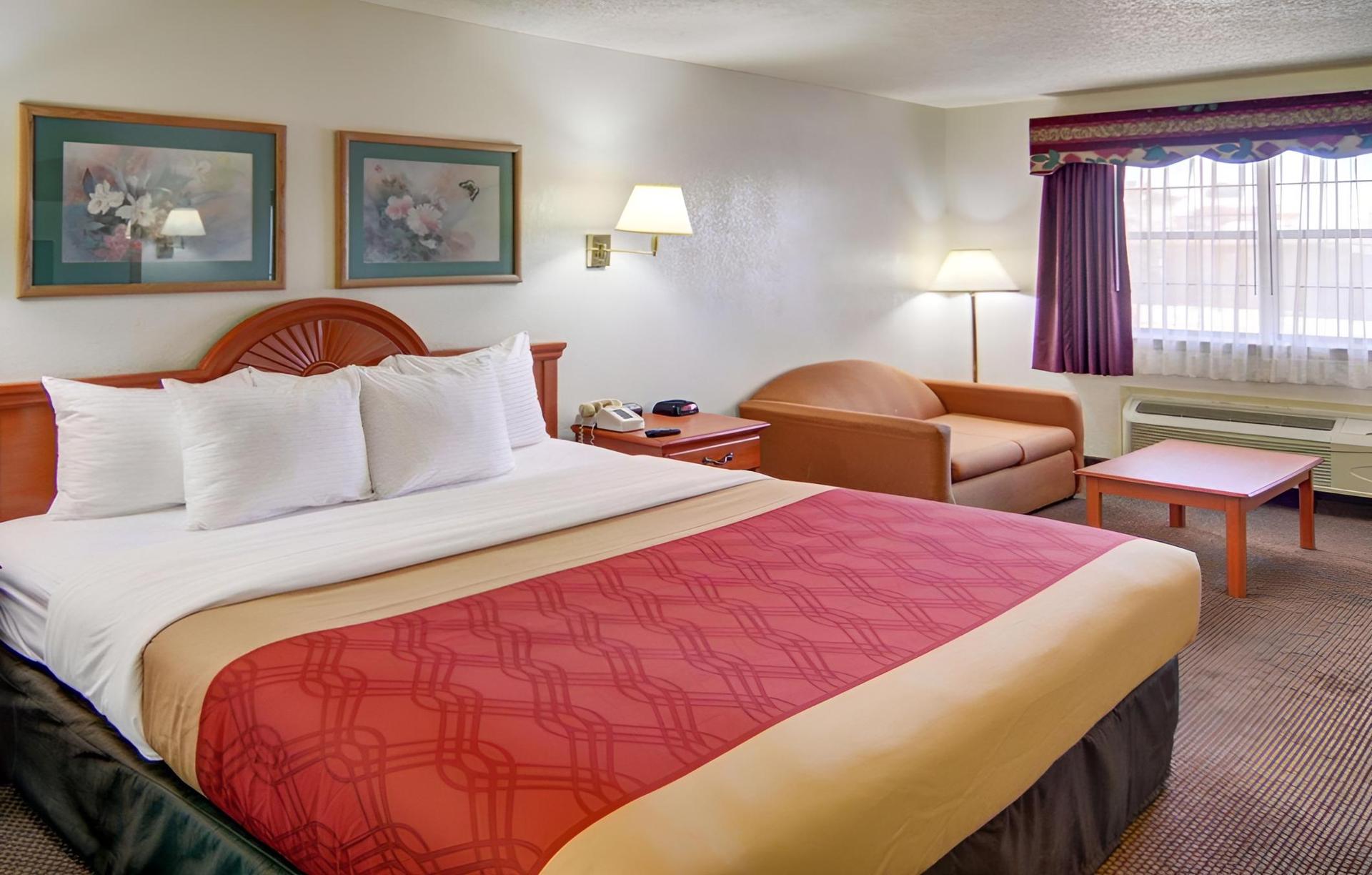 Econo Lodge Decatur photo 2