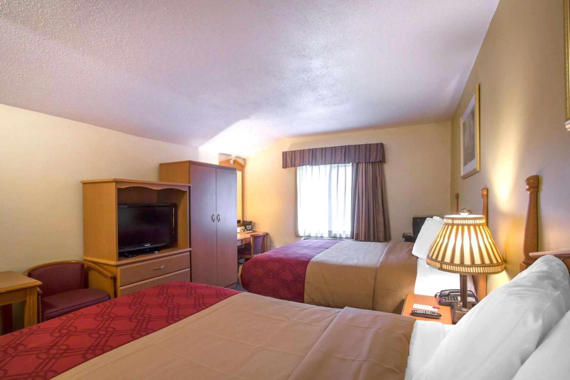 Econo Lodge Manchester Center photo 10