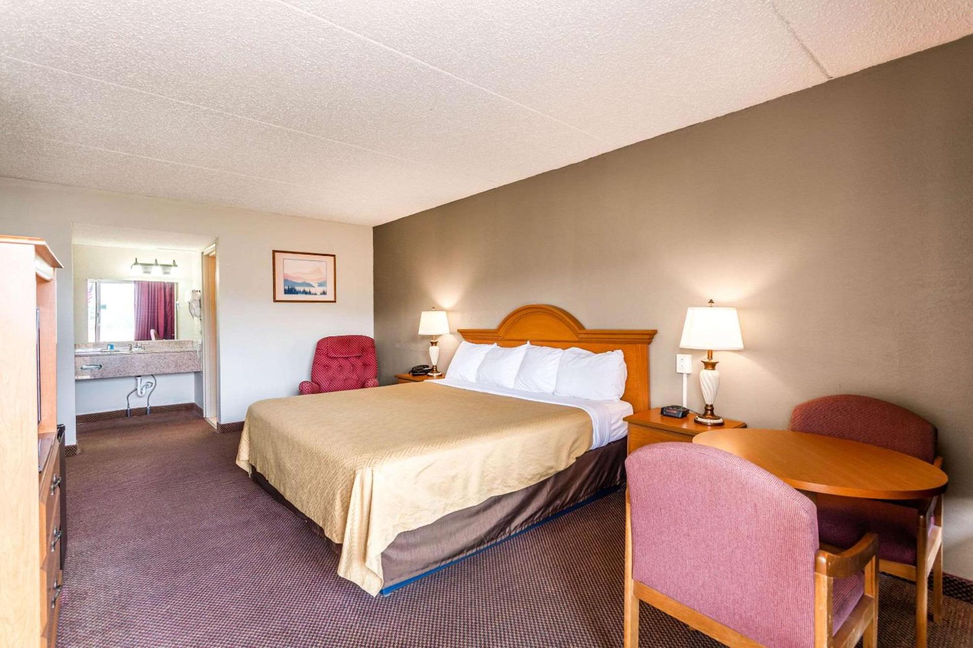 Rodeway Inn Renfro Valley photo 9