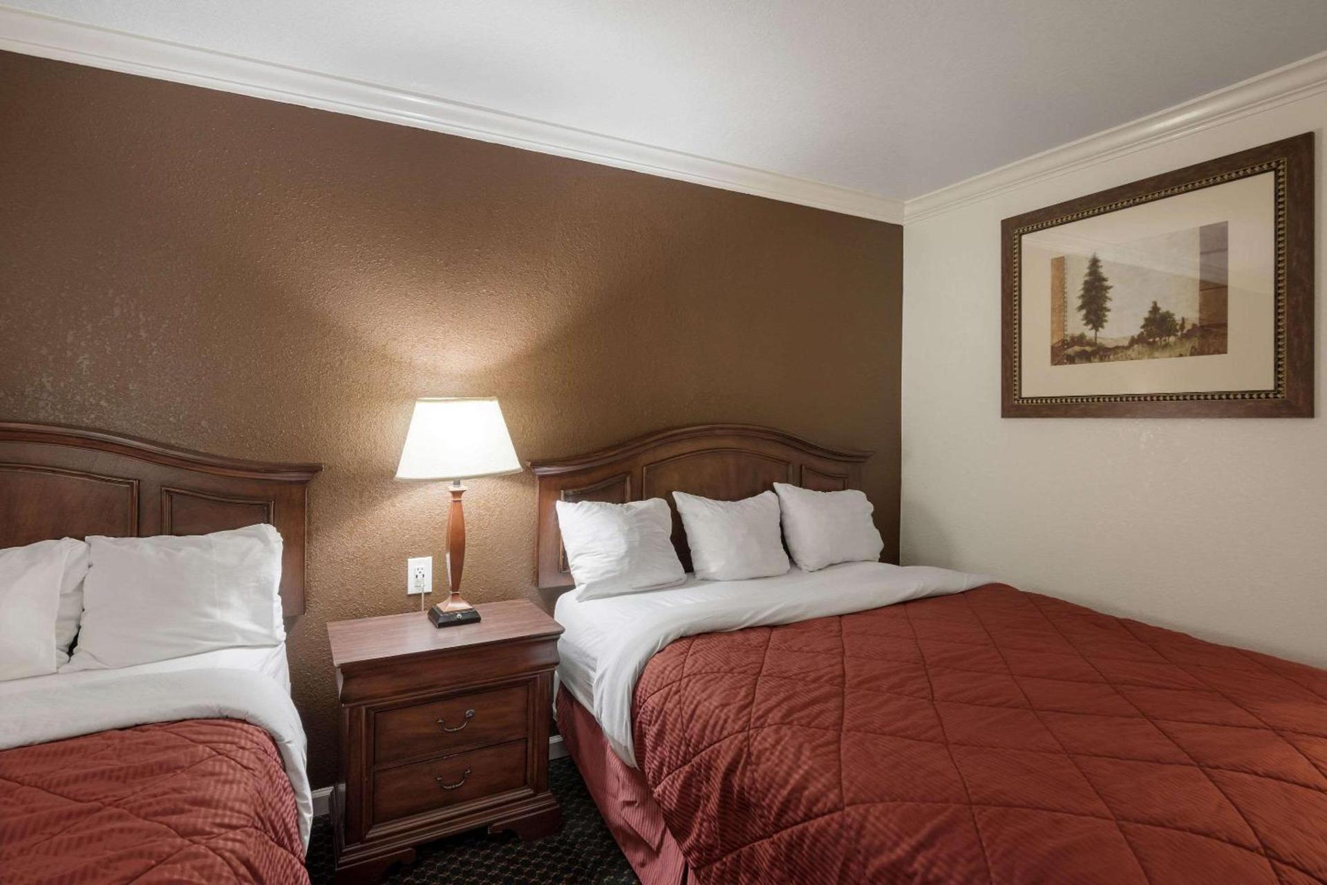 1st Interstate Inn photo 17