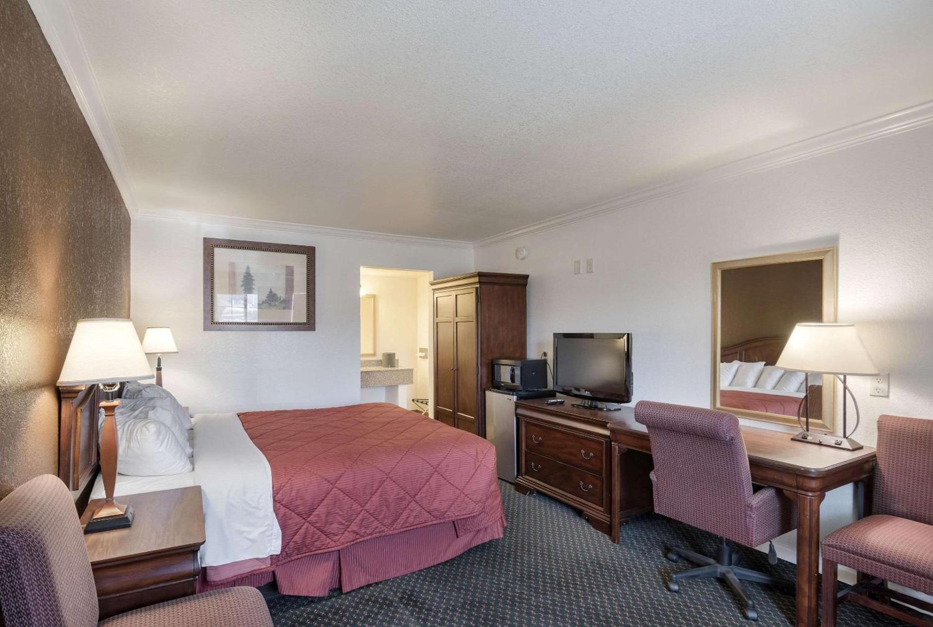 1st Interstate Inn photo 20