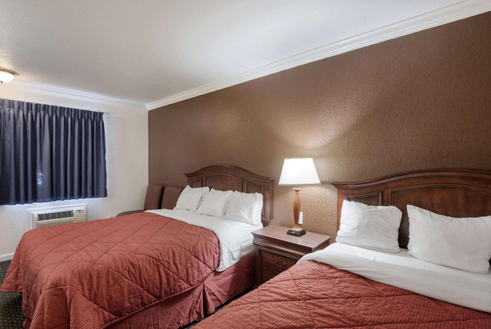 1st Interstate Inn photo 12