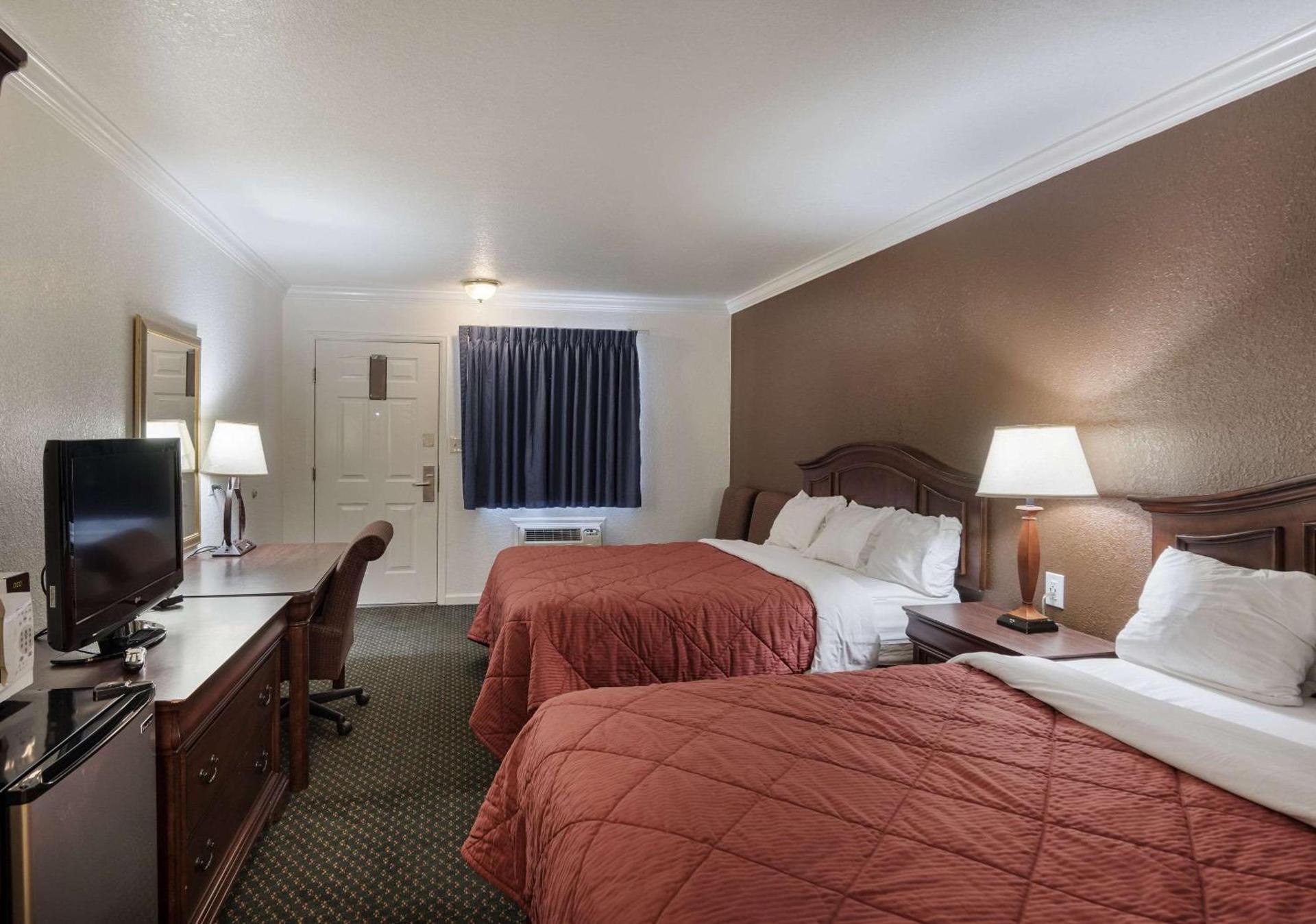 1st Interstate Inn photo 14