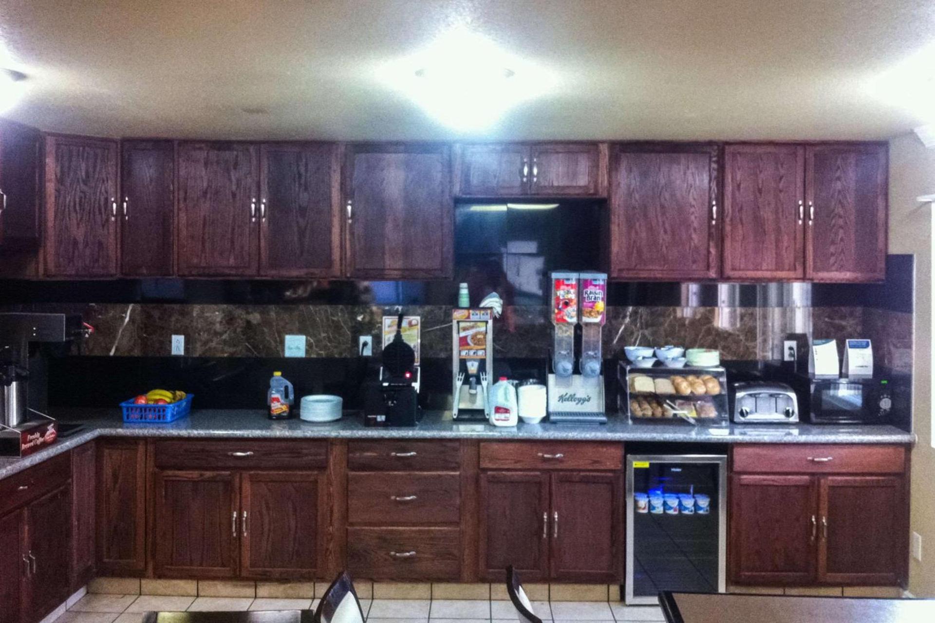1st Interstate Inn photo 29