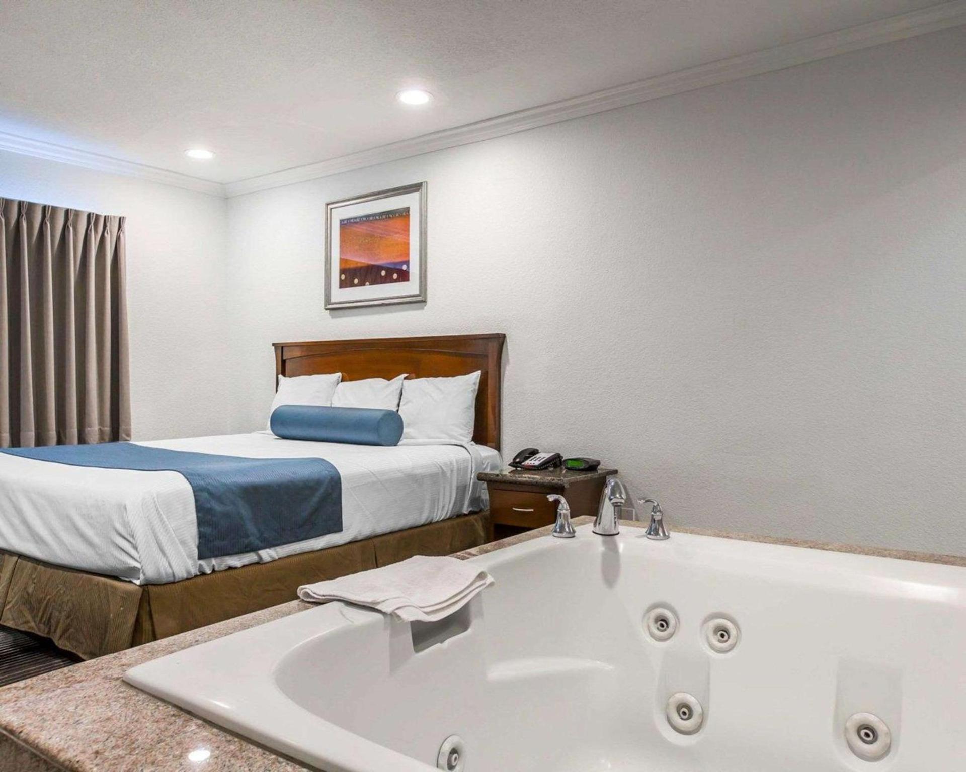 Rodeway Inn & Suites Pacific Coast Highway photo 16