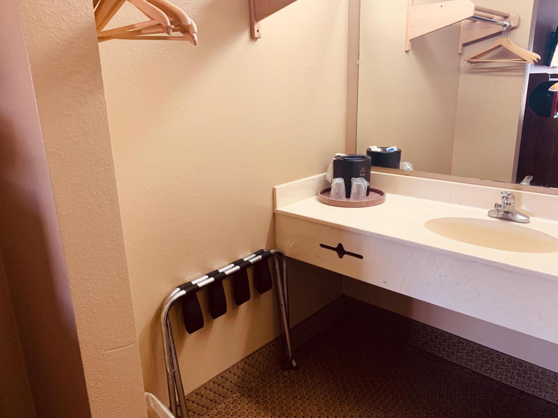 Budget Inn Beebe photo 21