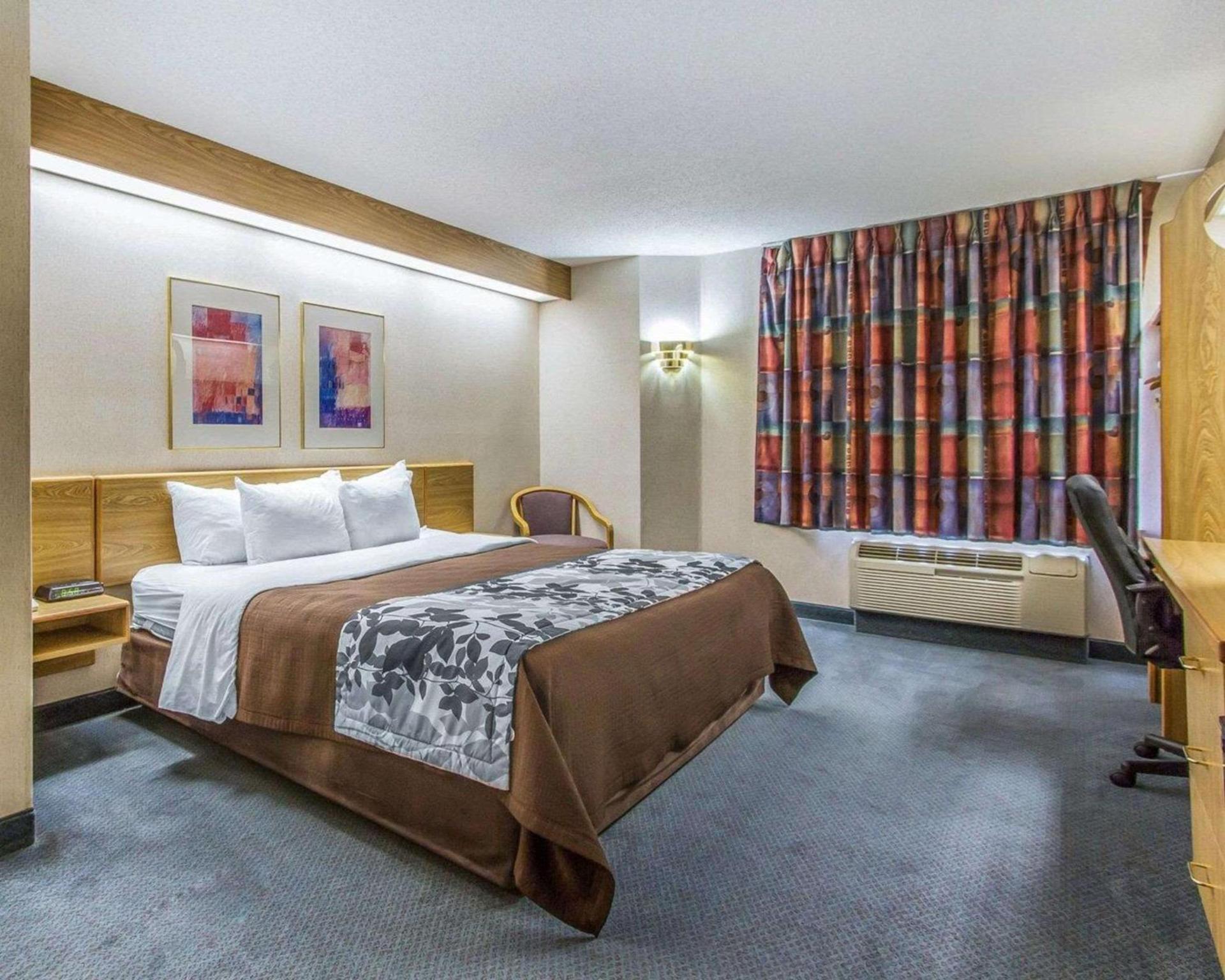 Rodeway Inn photo 7