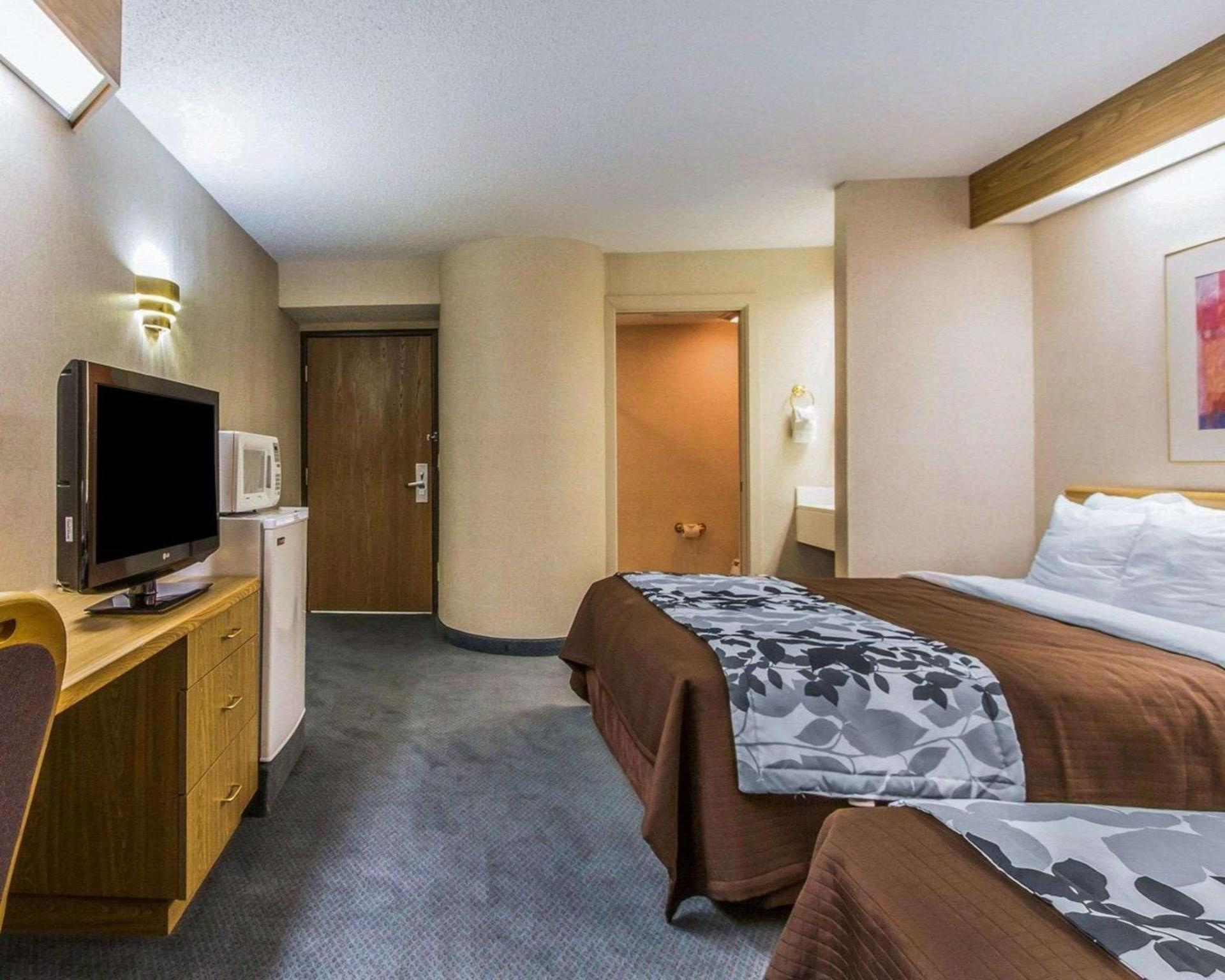 Rodeway Inn photo 9
