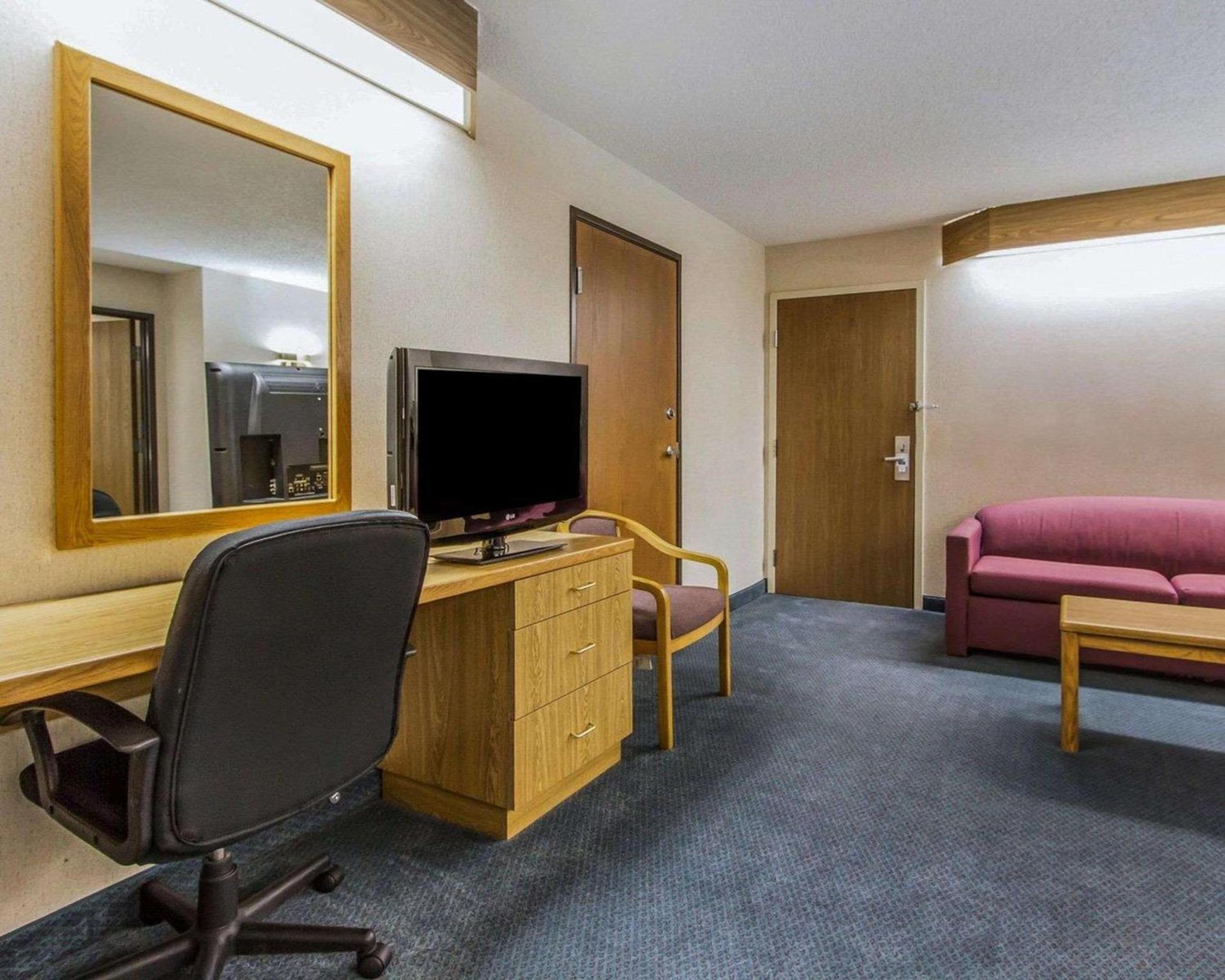 Rodeway Inn photo 8