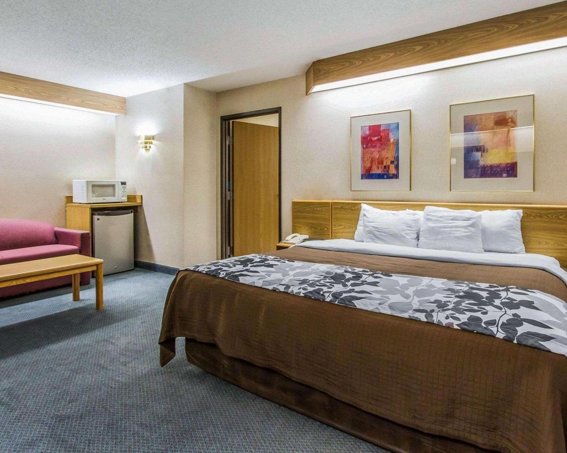 Rodeway Inn photo 11