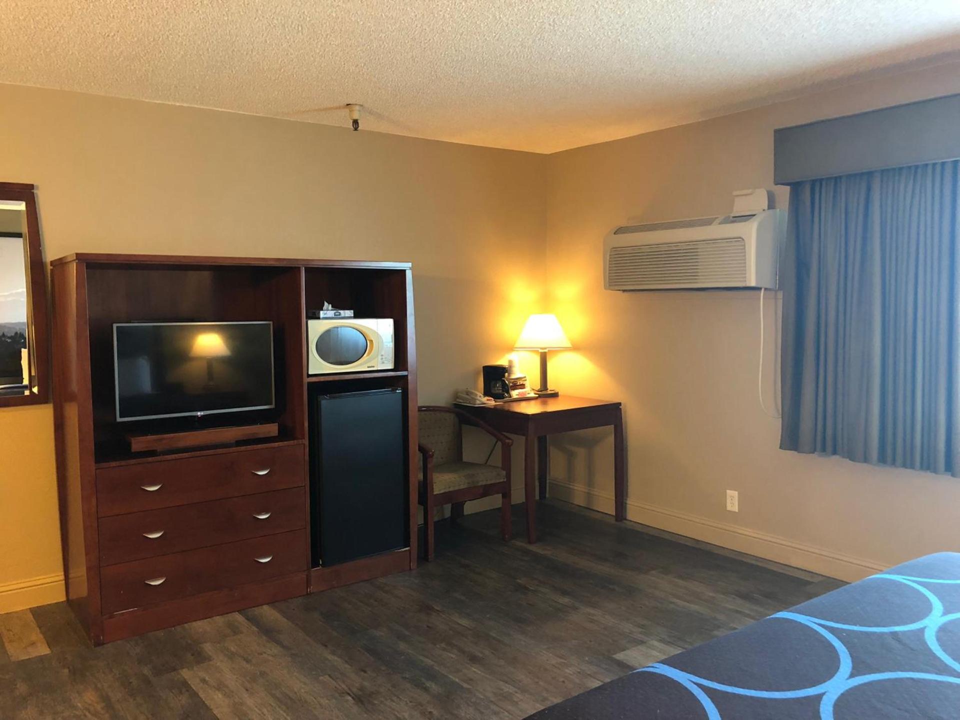Super 8 by Wyndham Sacramento photo 19