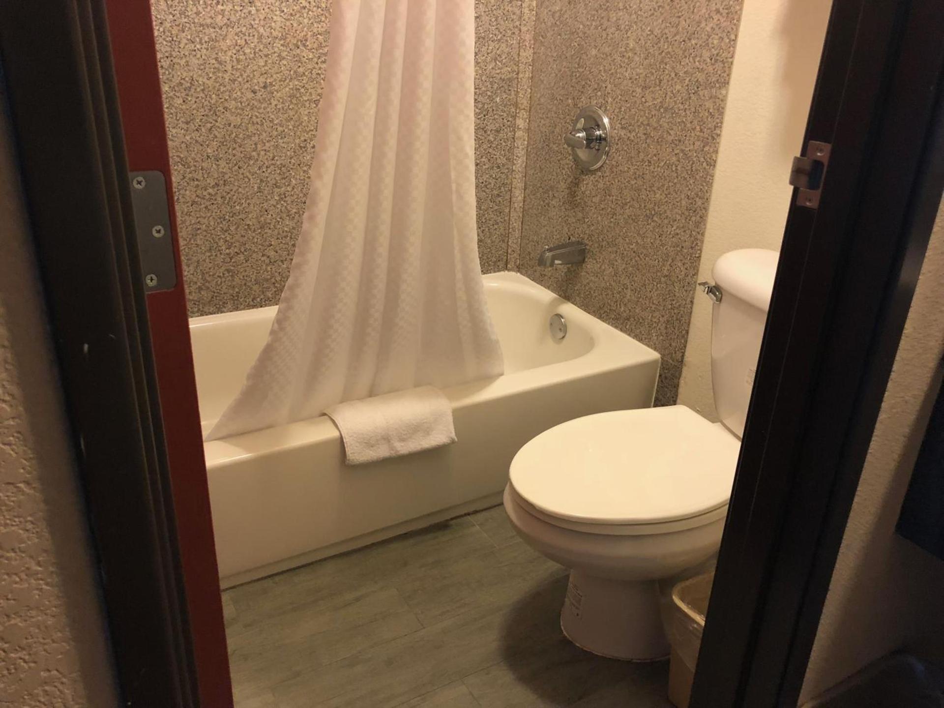 Super 8 by Wyndham Sacramento photo 25