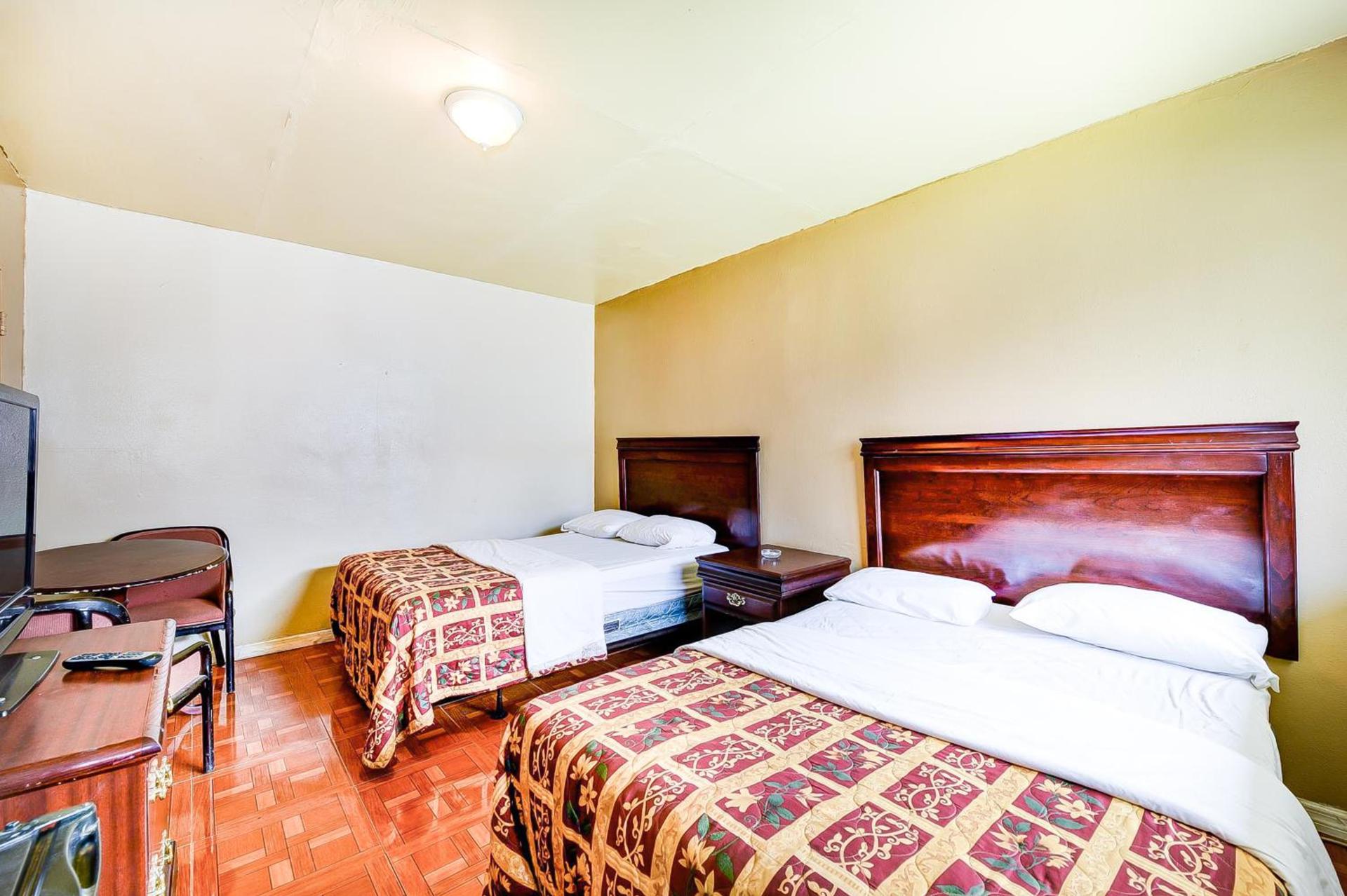 Super Budget Inn photo 3